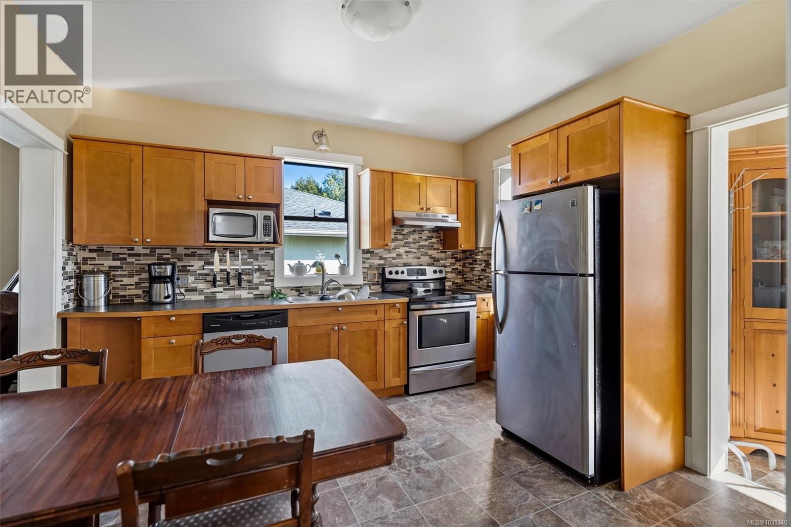 989 DUNSMUIR RD - 13