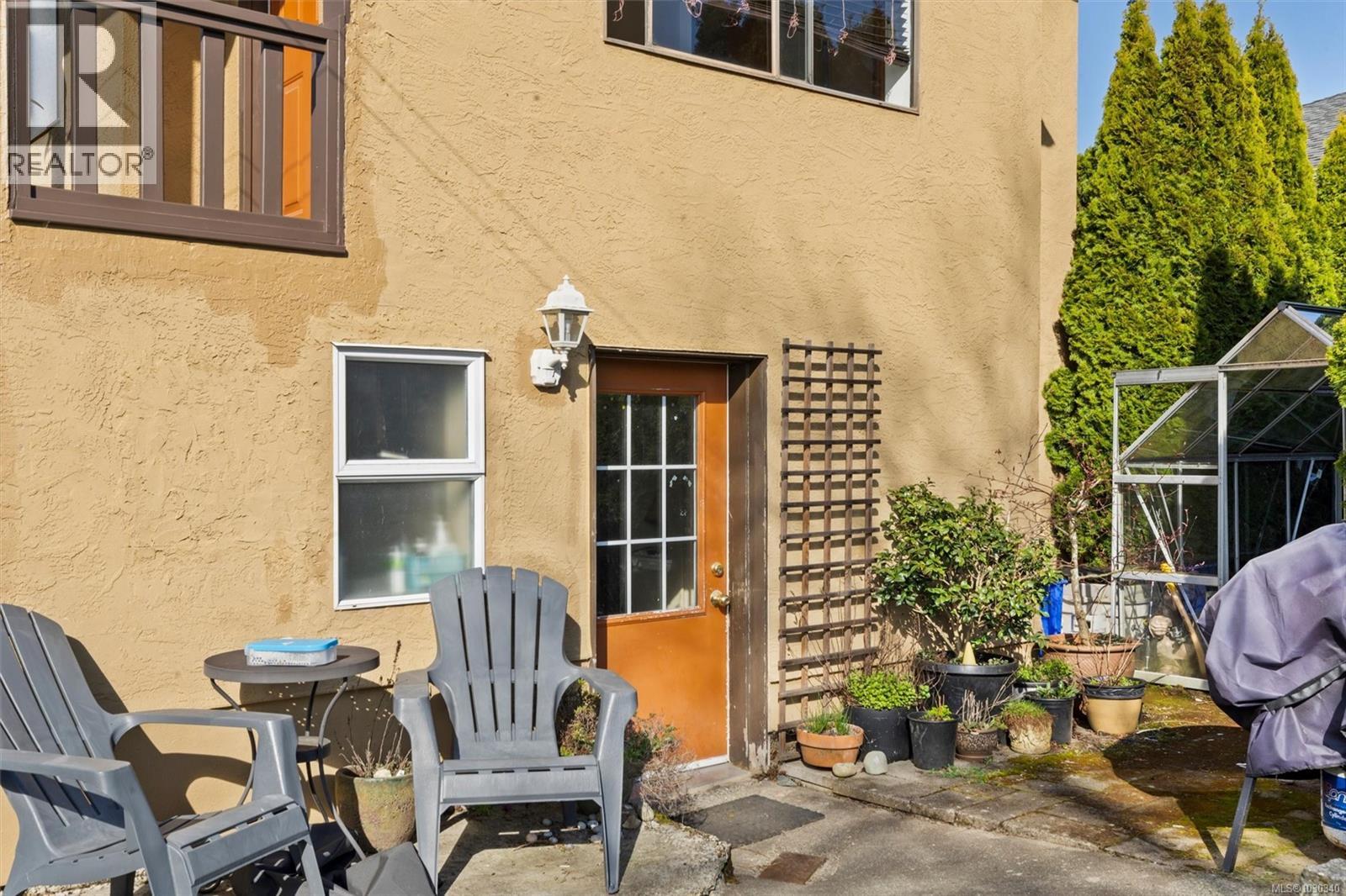 989 DUNSMUIR RD - 22