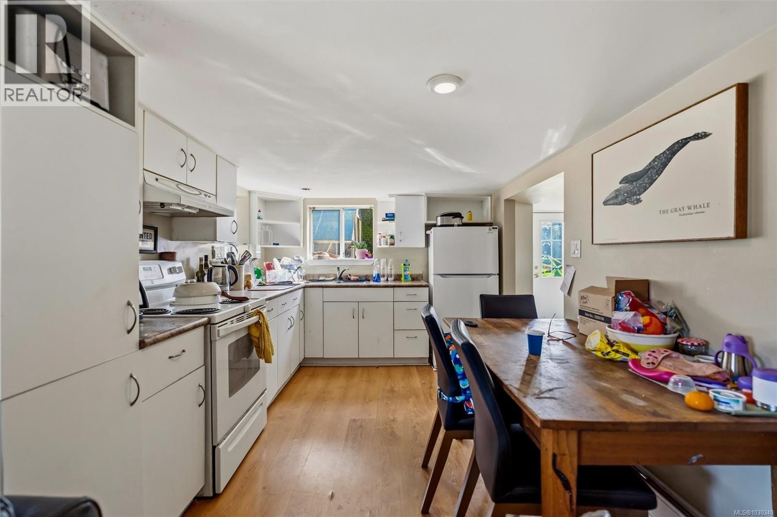 989 DUNSMUIR RD - 24