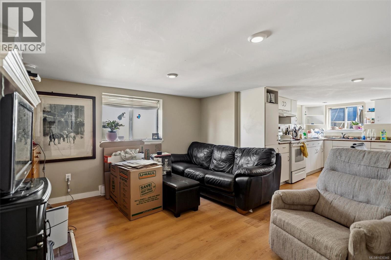 989 DUNSMUIR RD - 26