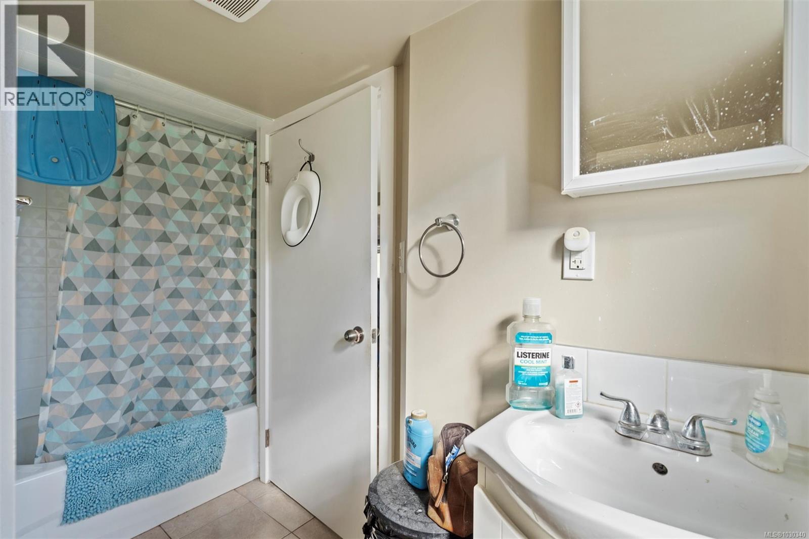 989 DUNSMUIR RD - 32