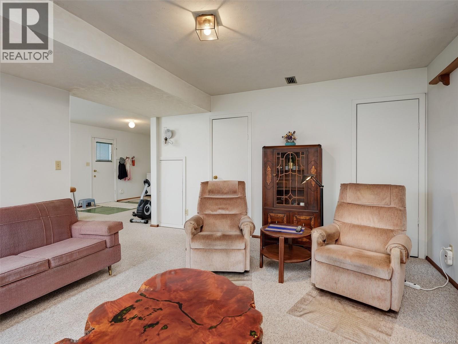 3250 SEDGWICK DR - 19