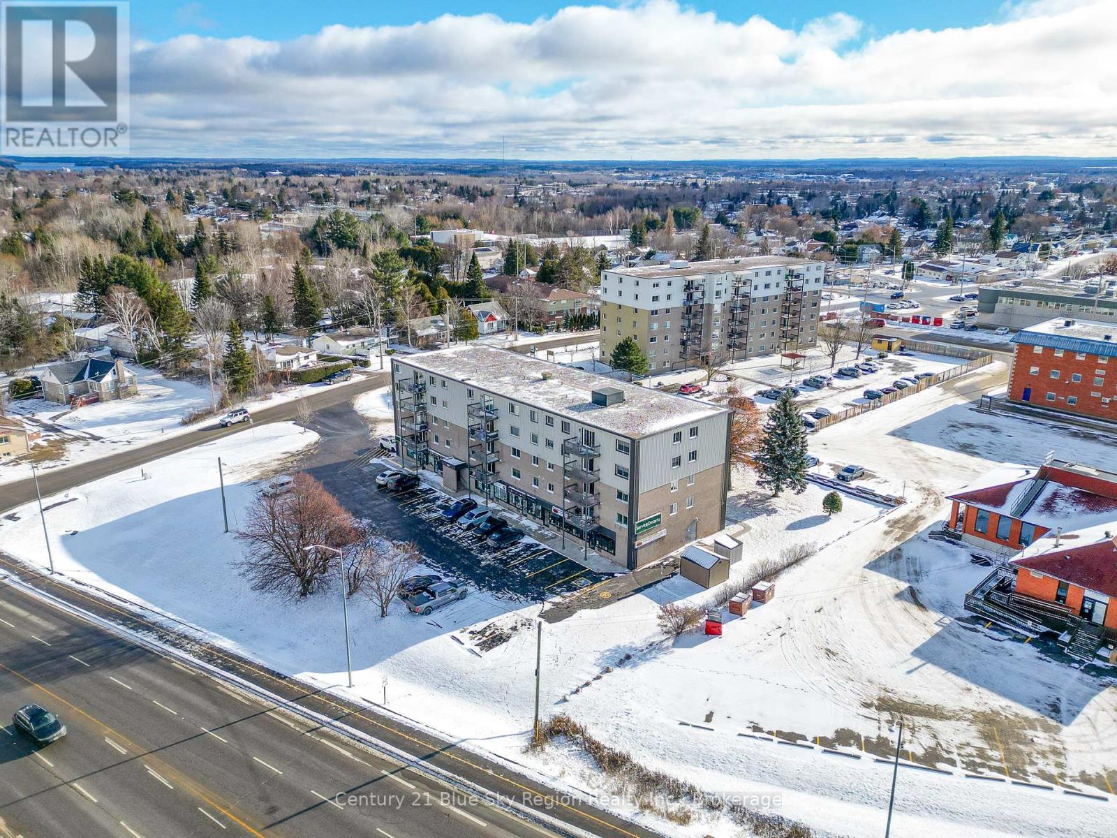 502 - 955 STOCKDALE ROAD