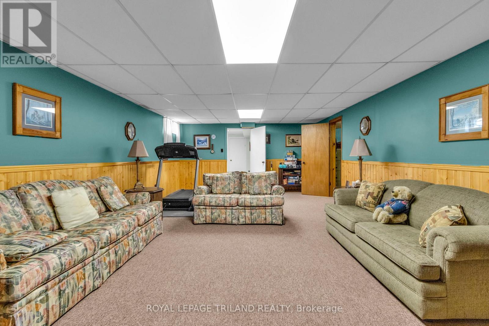 Single Family House Bungalow for Sale in  STATION STREET North Middlesex (Parkhill) 