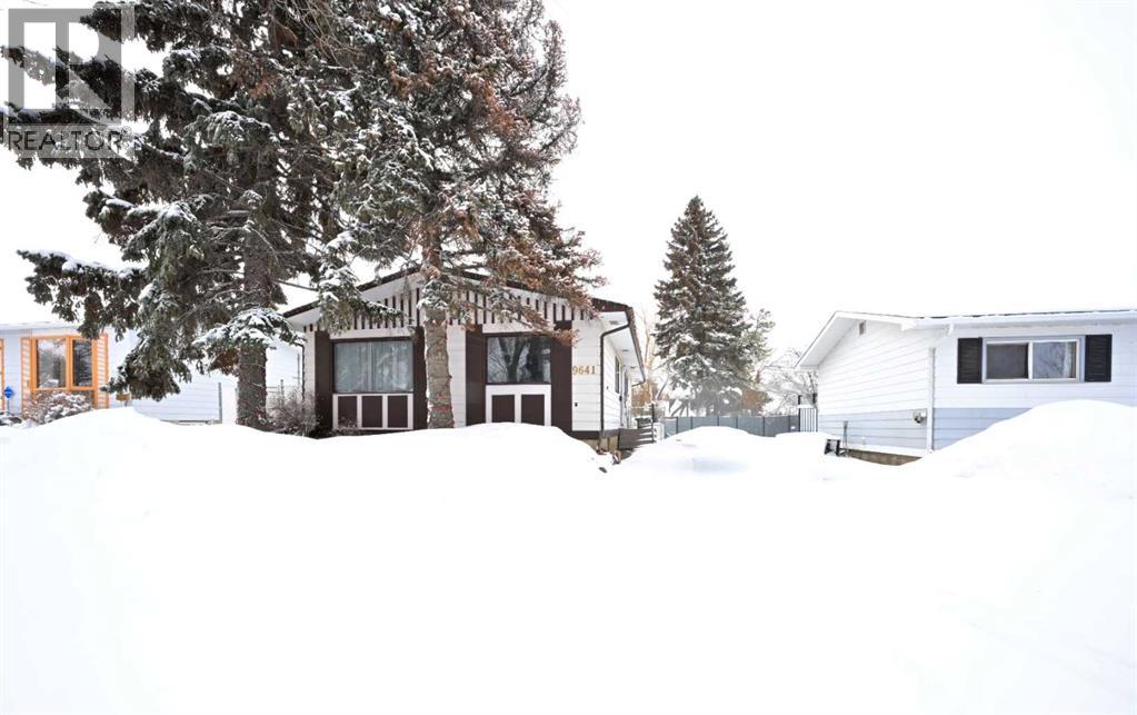 Single Family House Bungalow for Sale in   Avenue Mountview Grande Prairie 