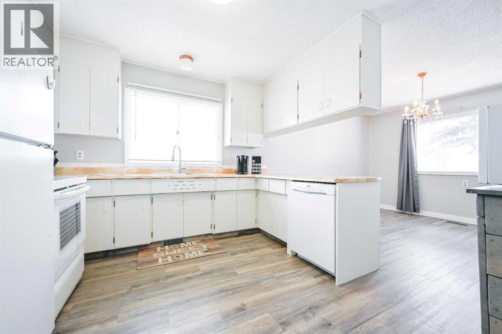 Single Family House Bungalow for Sale in   Avenue Mountview Grande Prairie 