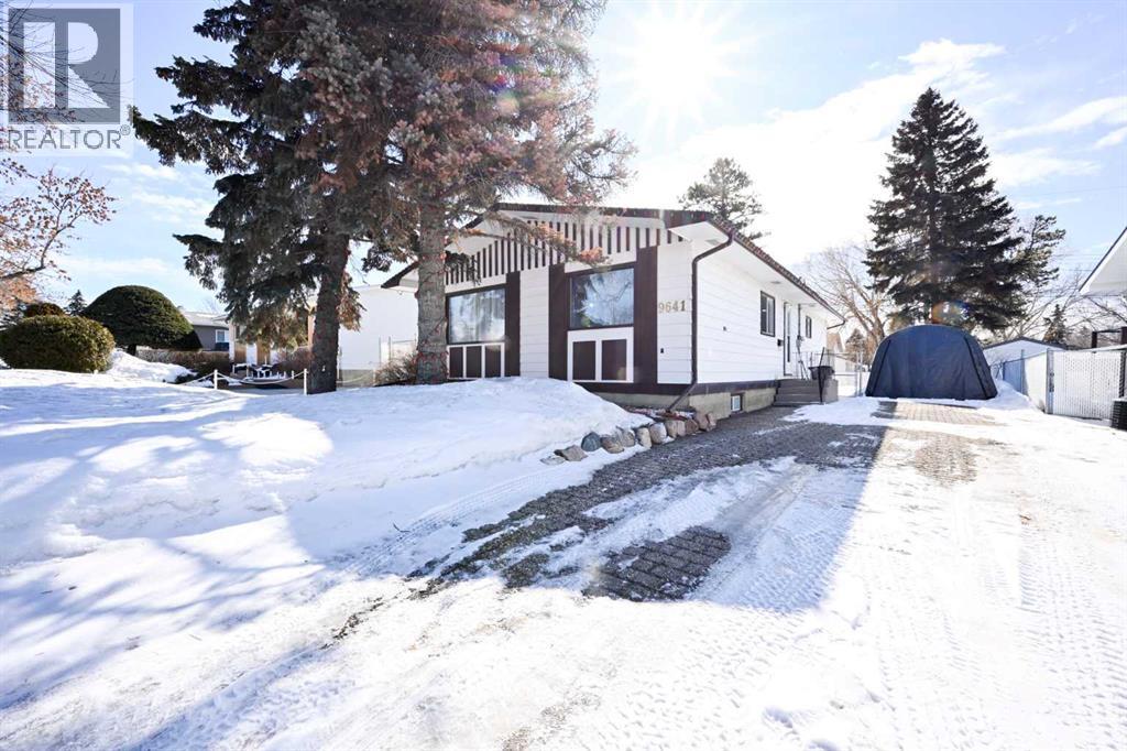 Single Family House Bungalow for Sale in   Avenue Mountview Grande Prairie 