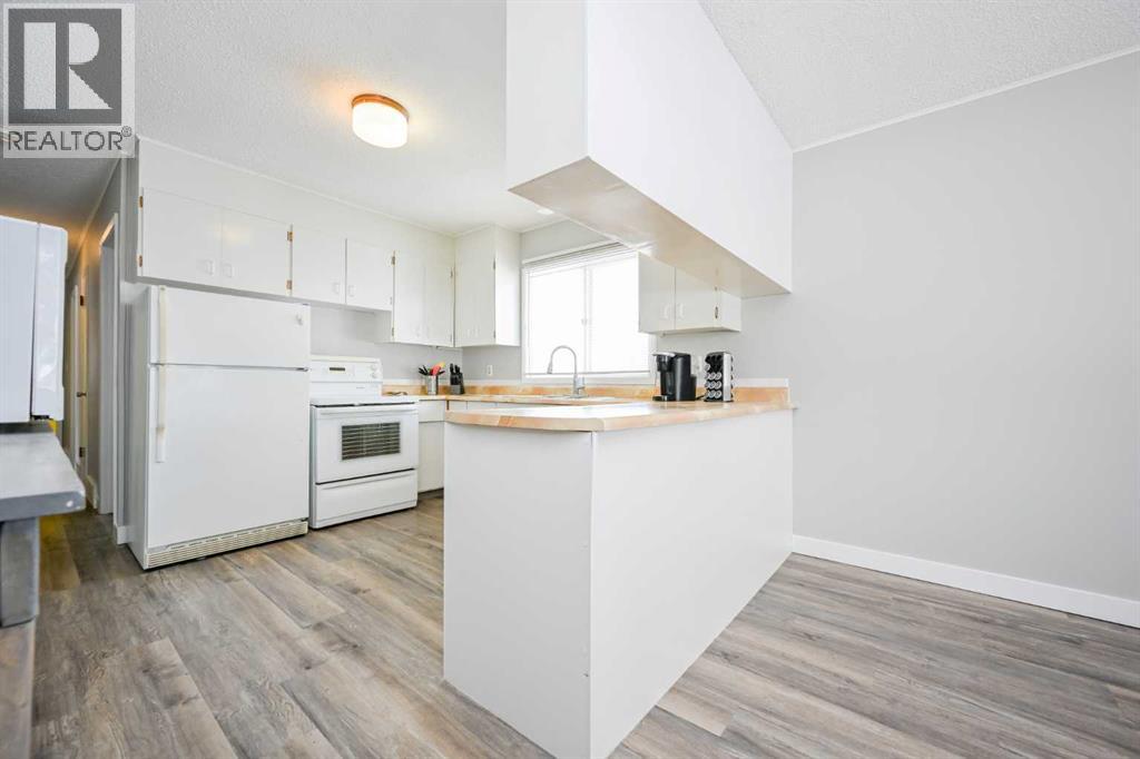 Single Family House Bungalow for Sale in   Avenue Mountview Grande Prairie 