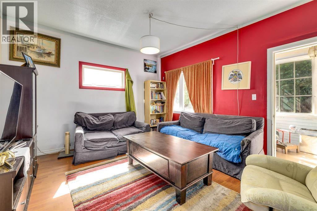 112 TENTH AVENUE, New Westminster