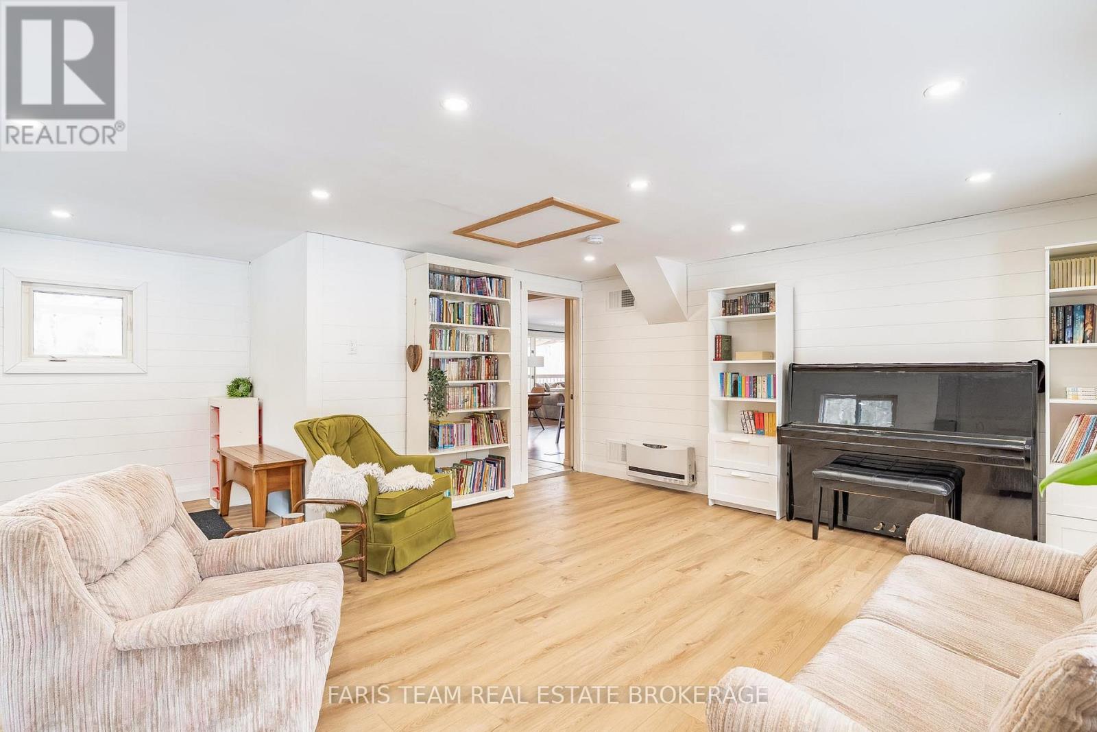 1520 ROSEMOUNT ROAD - 13
