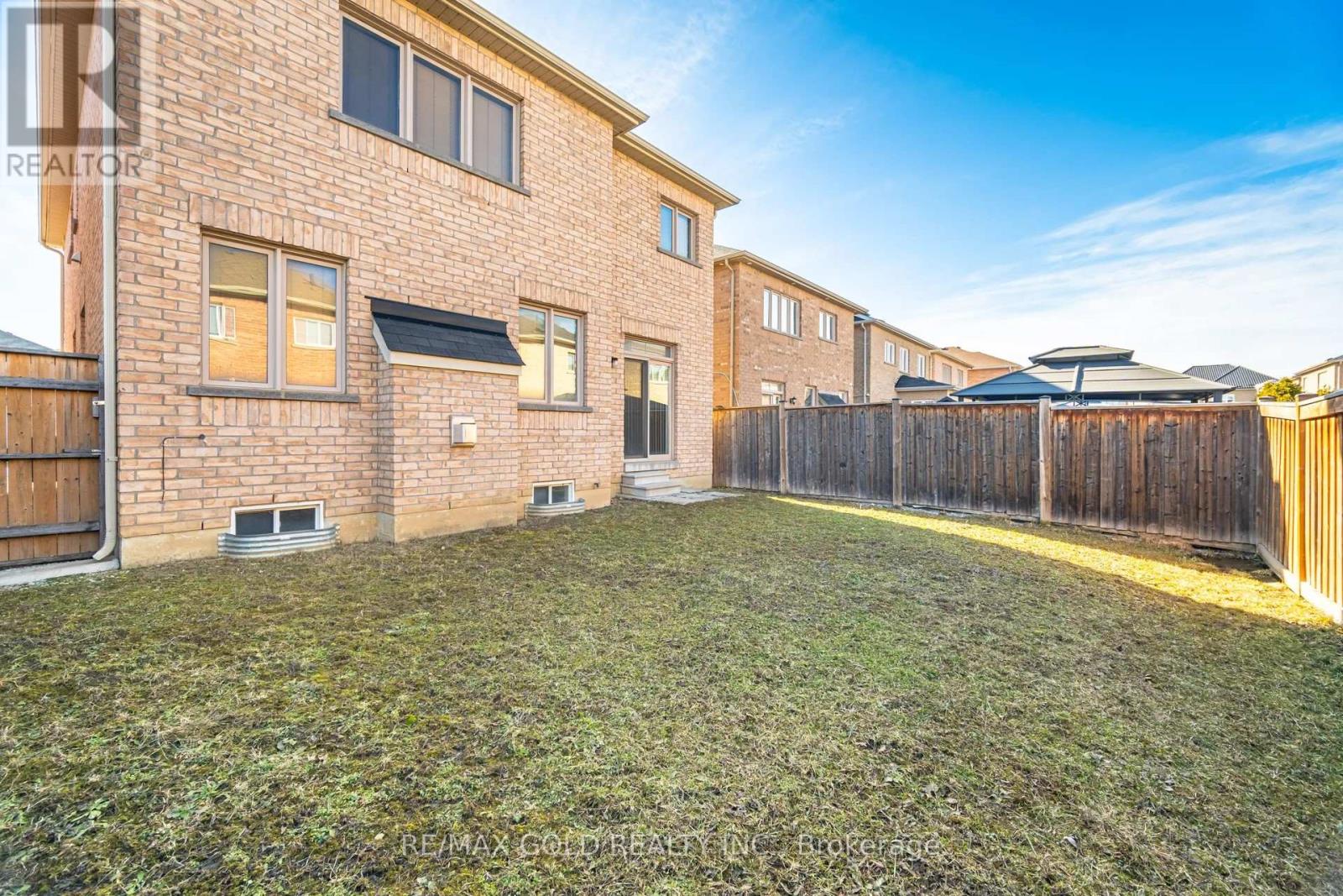 27 DRUMMONDVILLE DRIVE - 26