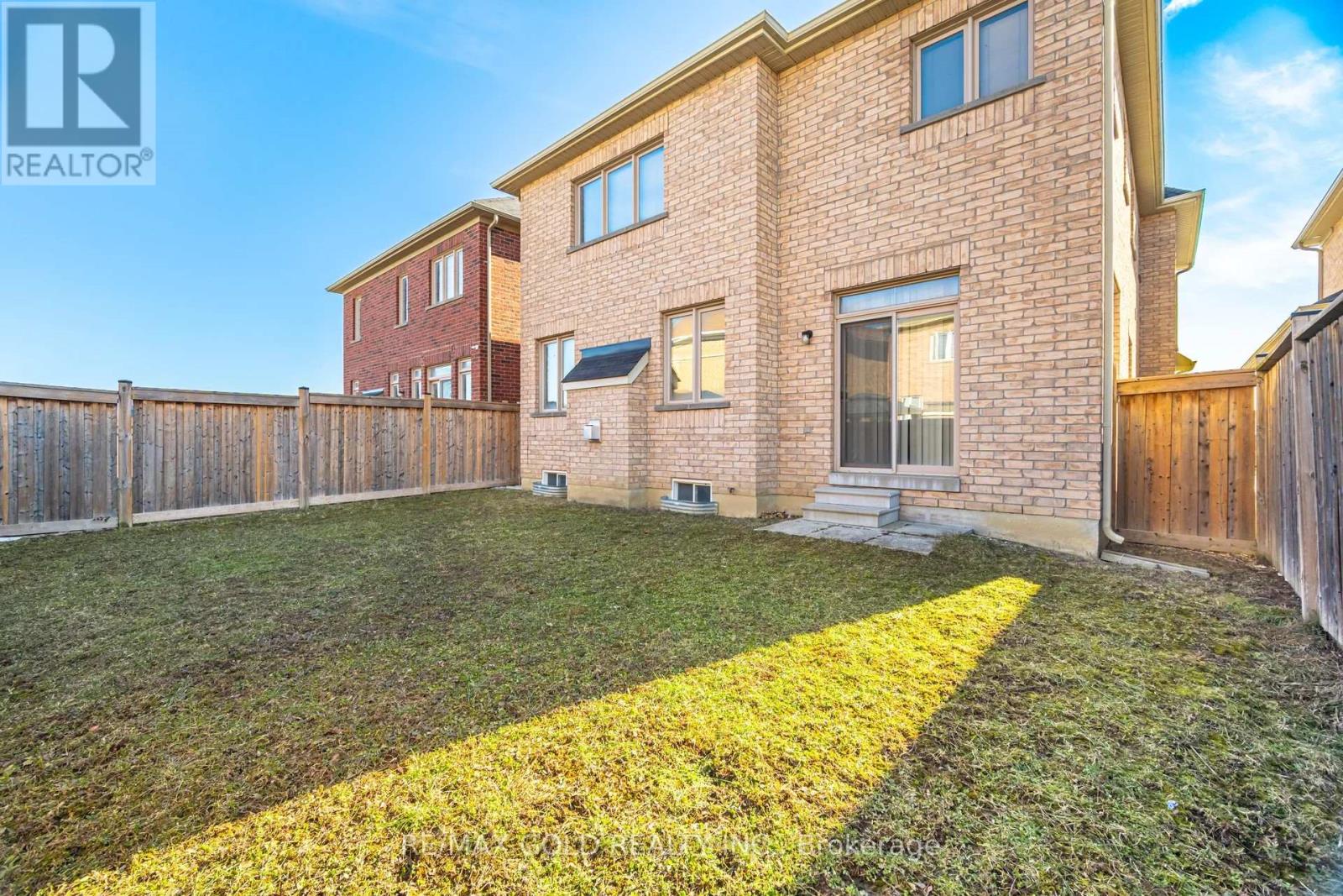 27 DRUMMONDVILLE DRIVE - 25