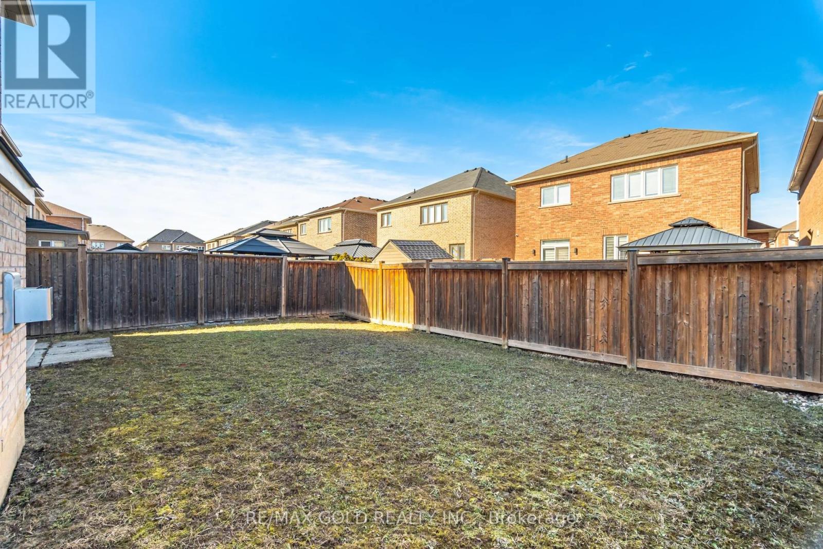 27 DRUMMONDVILLE DRIVE - 27