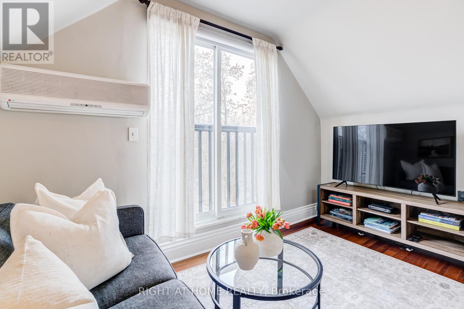 19 ROWLAND STREET,Toronto (High Park North),,