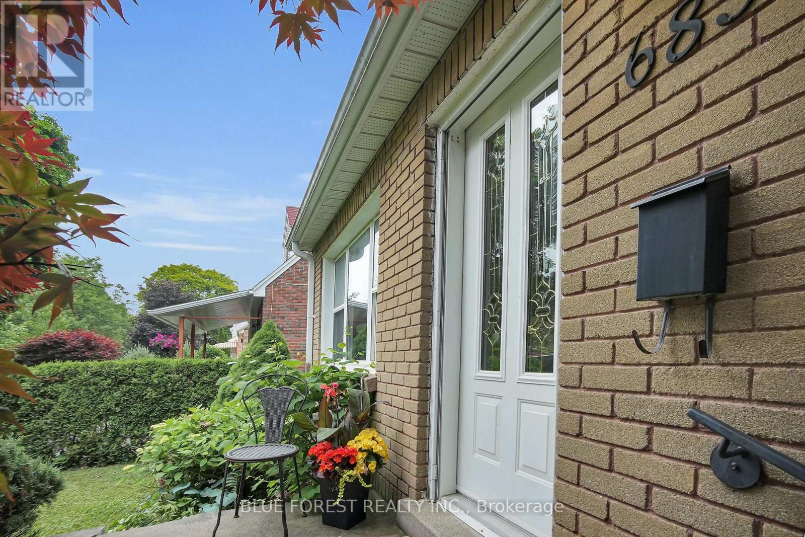 685 STRATHMEYER STREET - 4