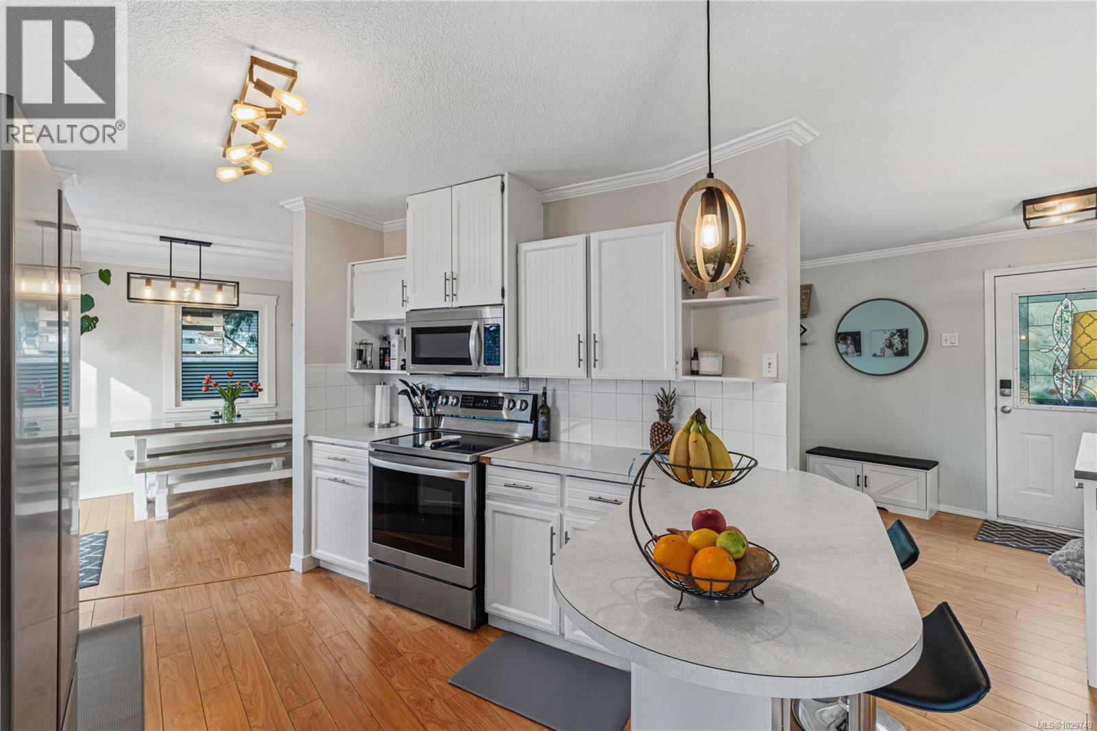 1474 PACIFIC CRES - 10