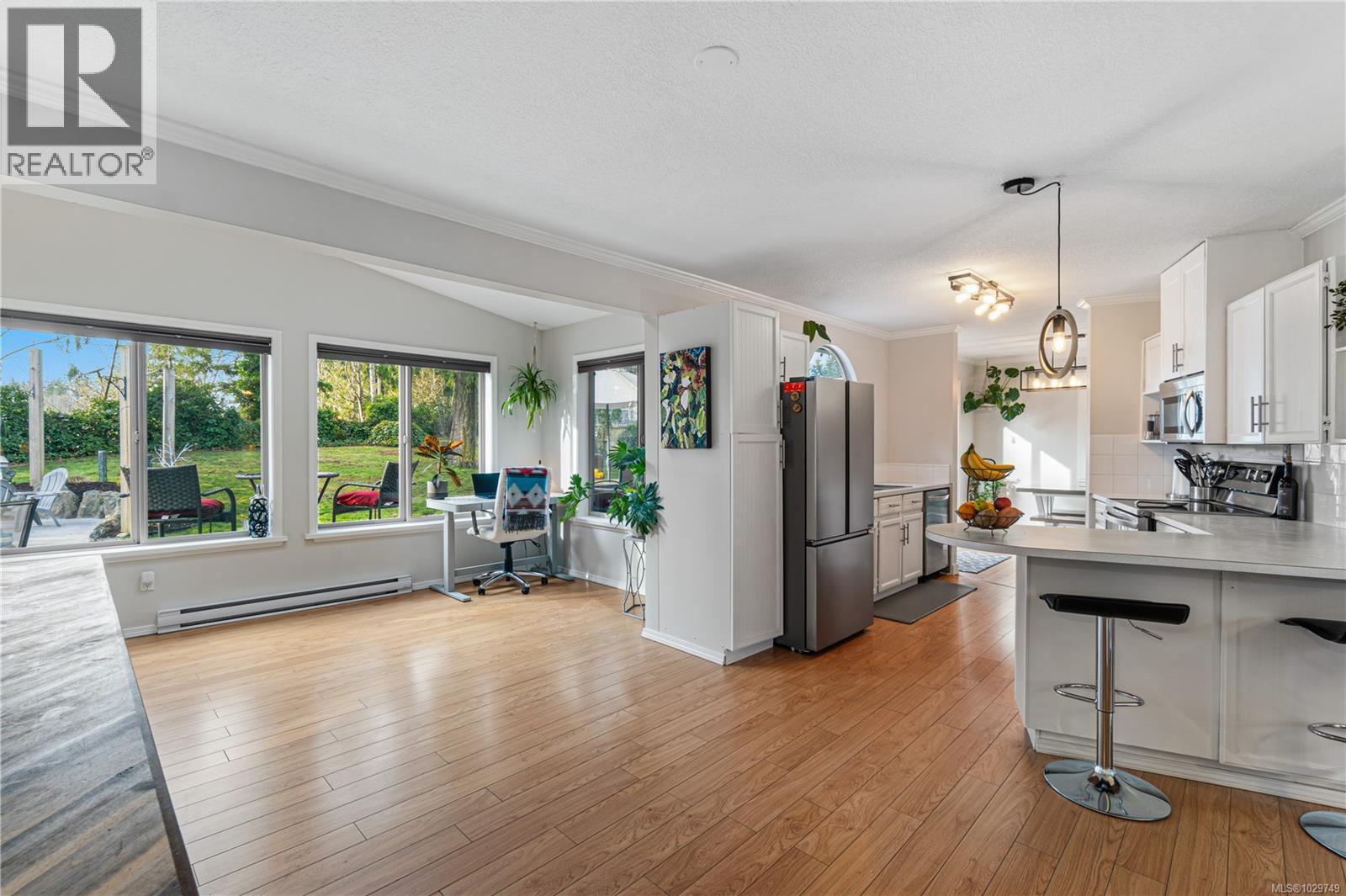 1474 PACIFIC CRES - 12