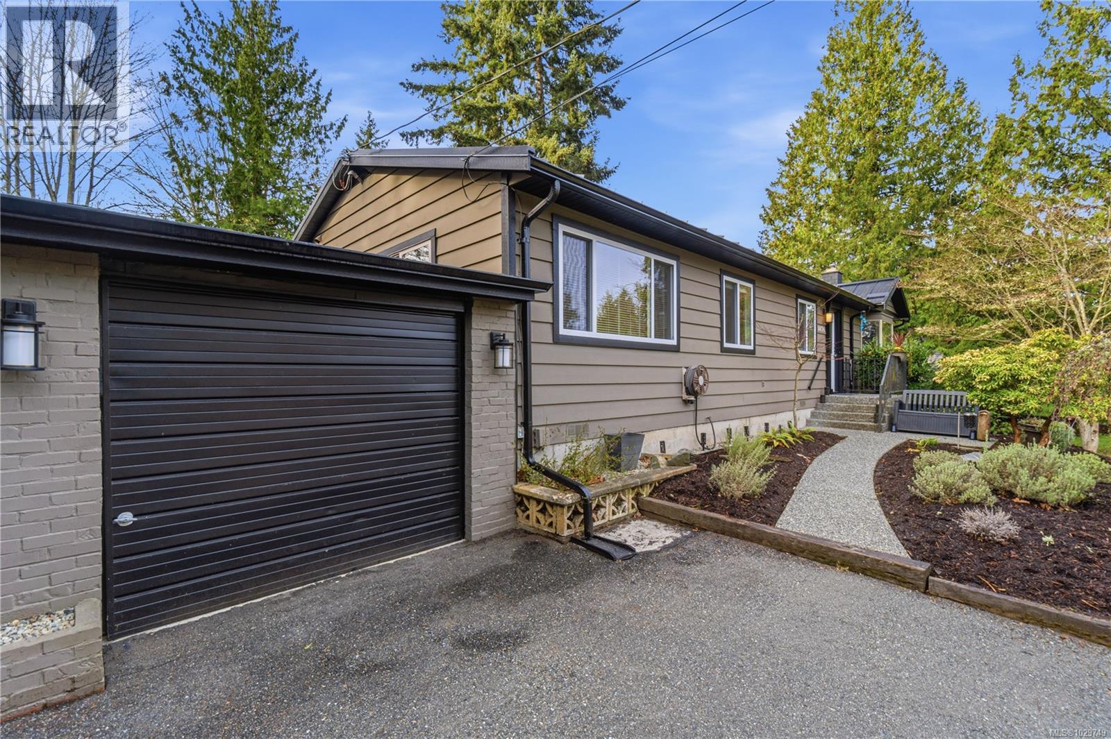 1474 PACIFIC CRES - 36