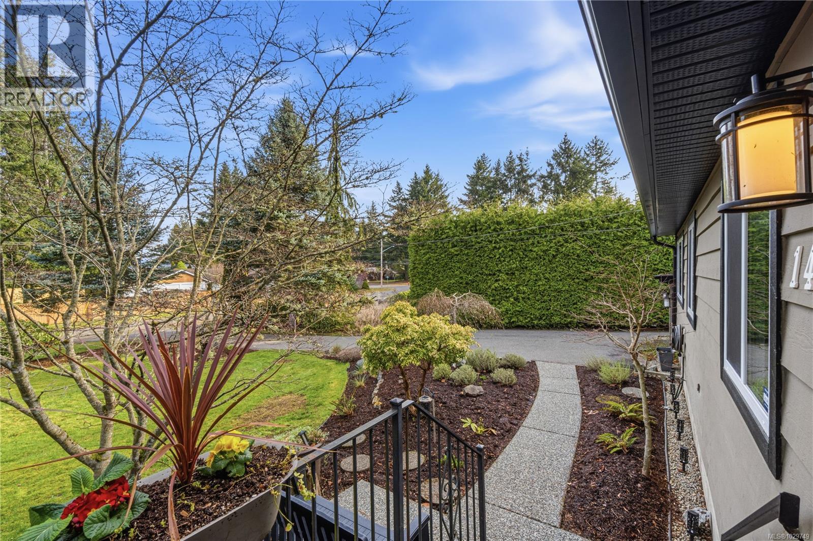 1474 PACIFIC CRES - 38