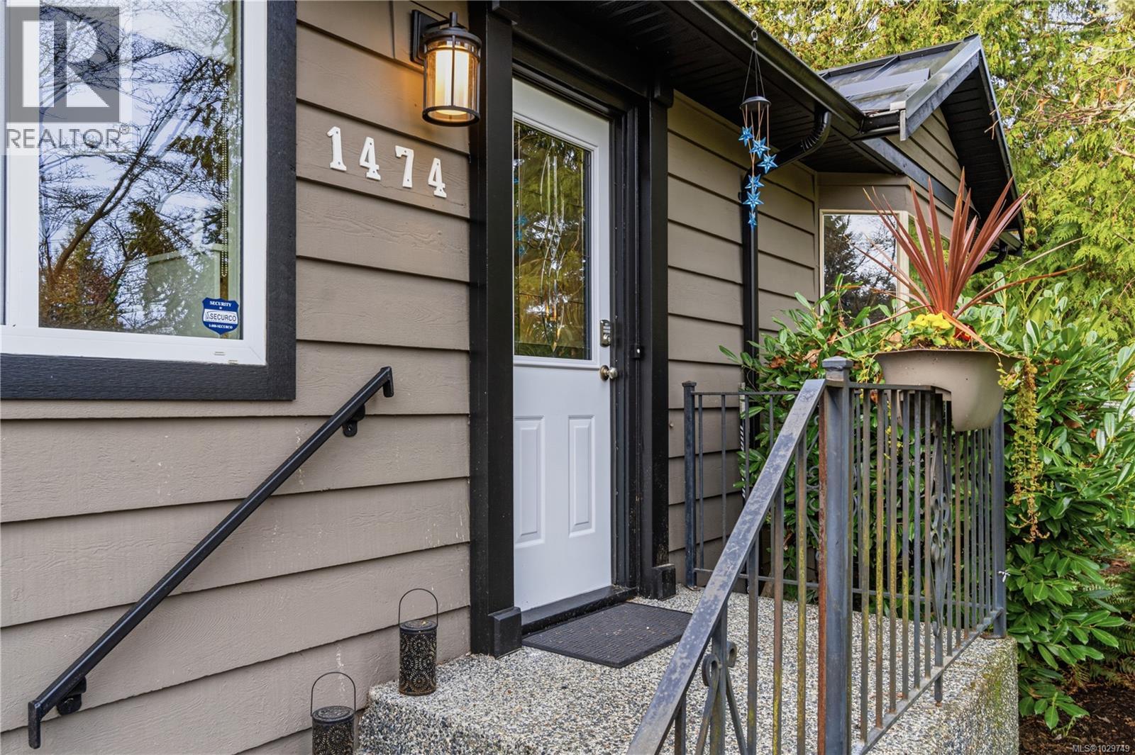 1474 PACIFIC CRES - 4