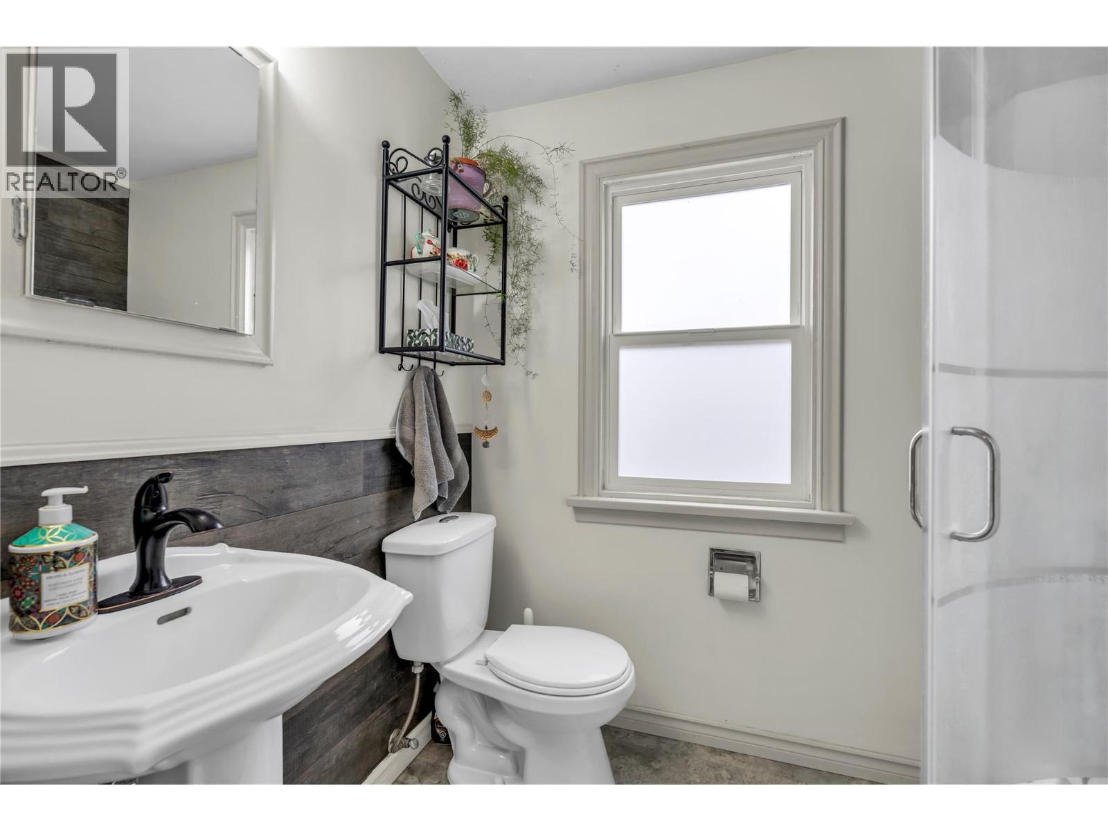 10919 Acland Street, Summerland