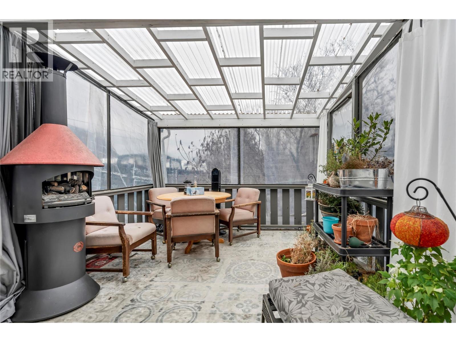 10919 Acland Street, Summerland