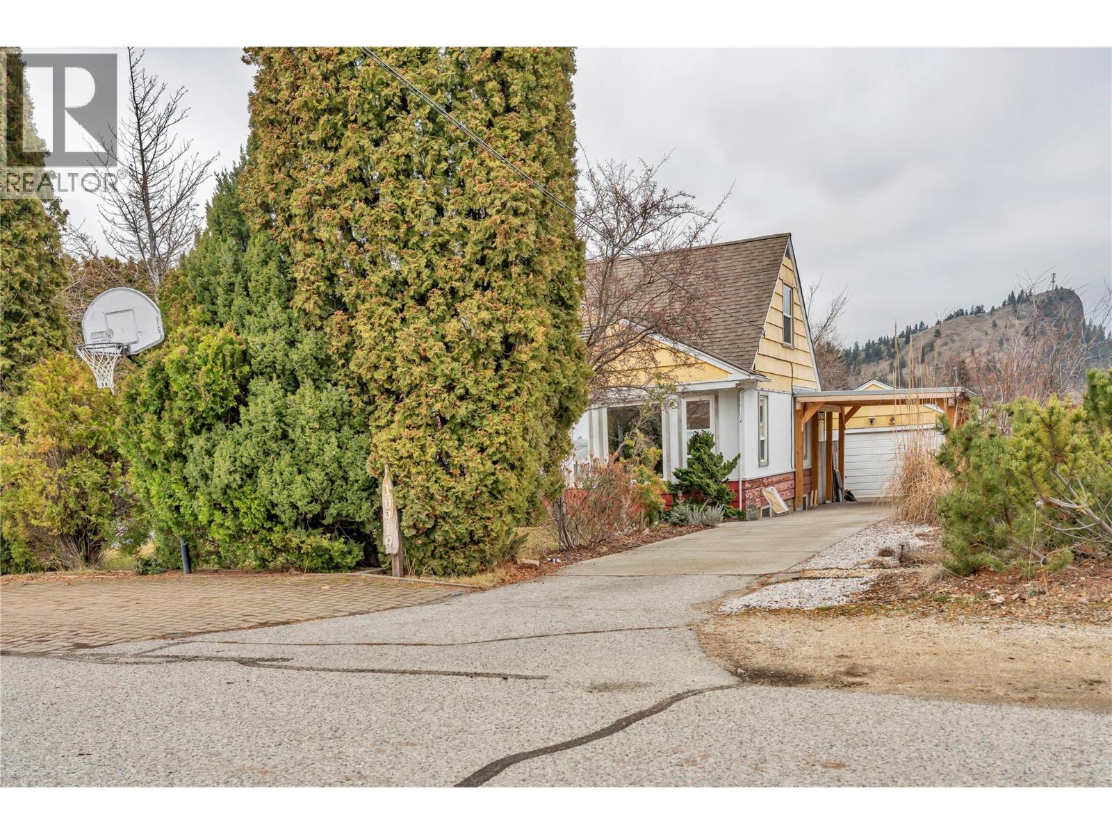 10919 Acland Street, Summerland