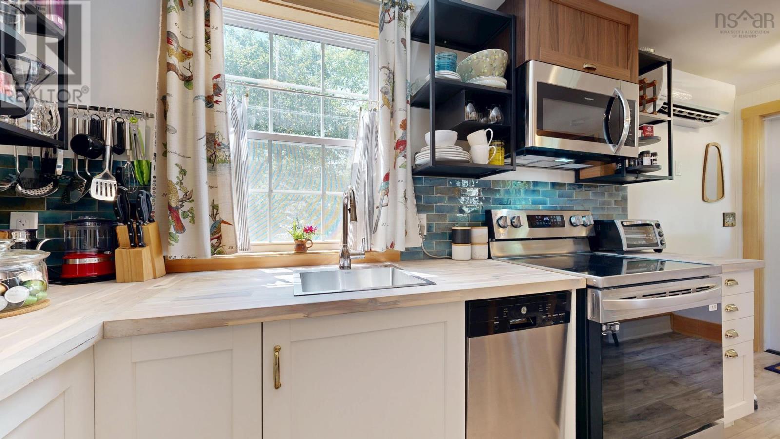 Property 6 of 50 of 17 George Street