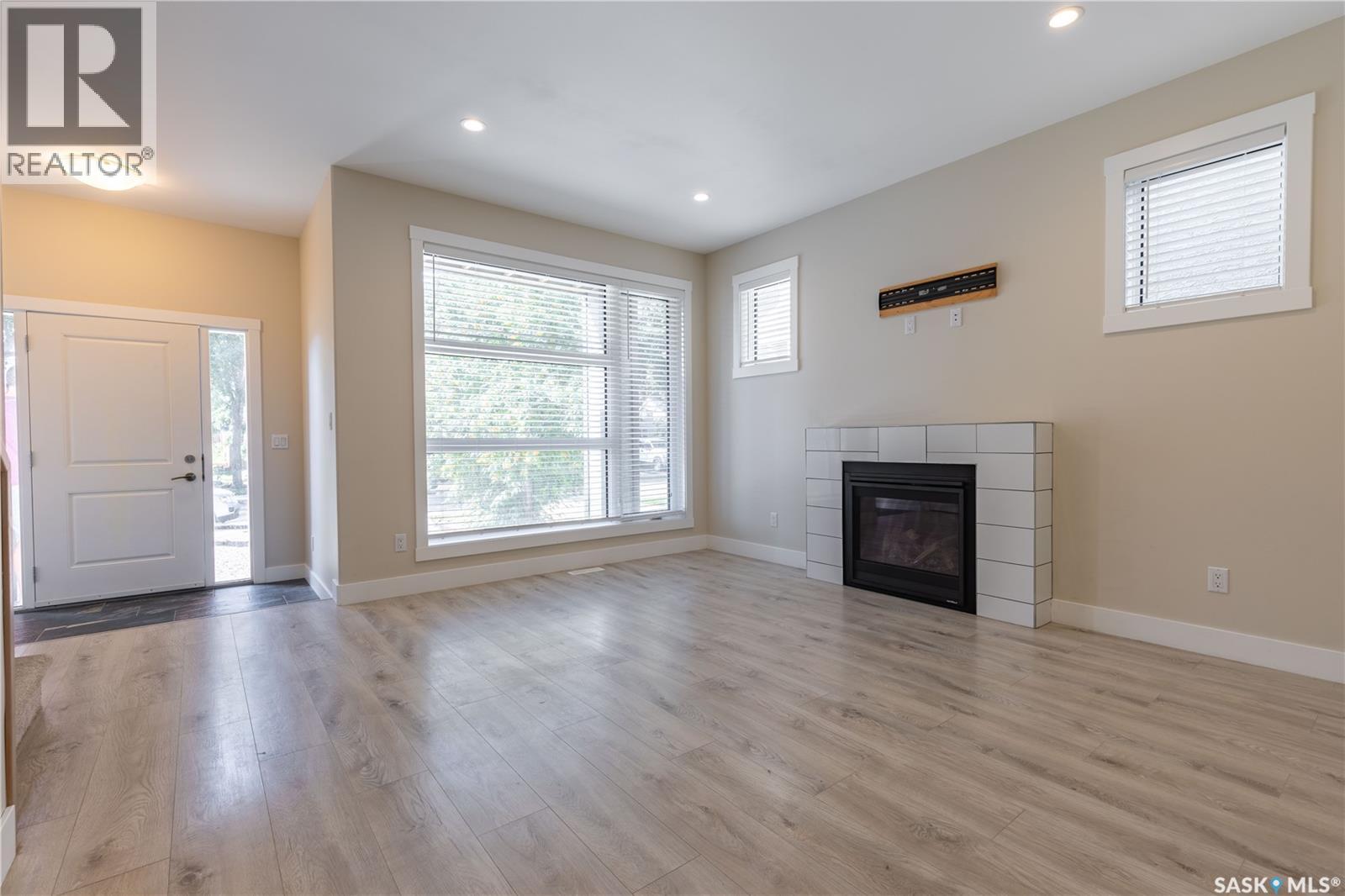 1037 7TH STREET E - 11