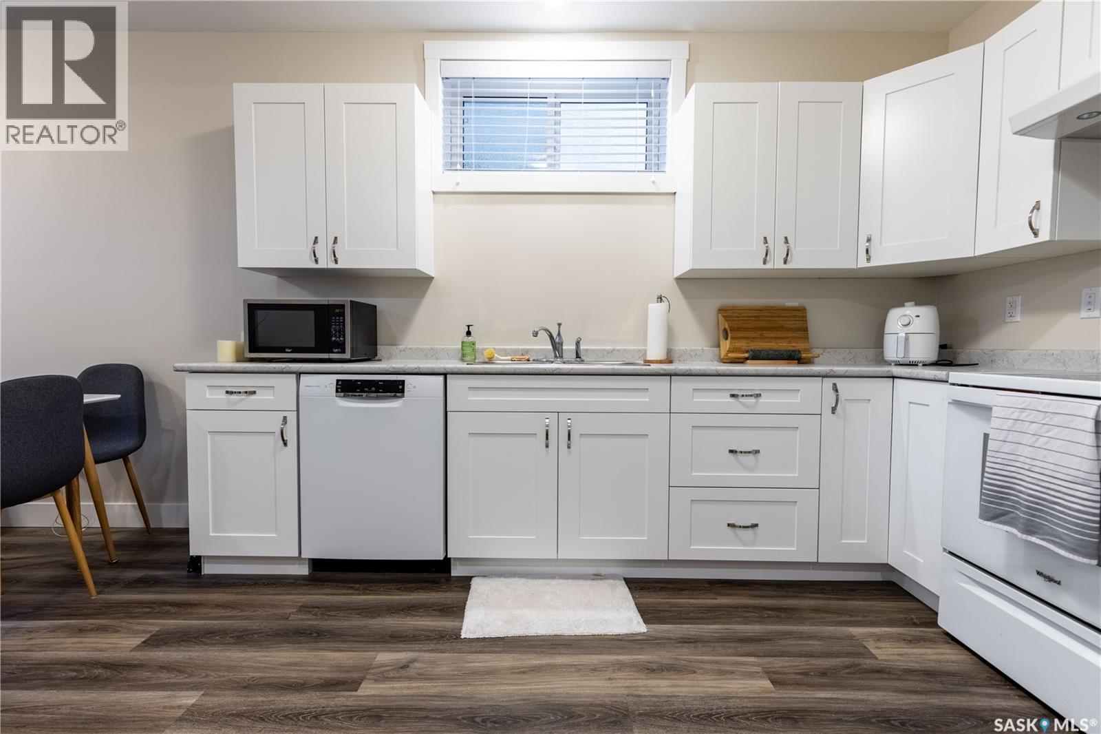 1037 7TH STREET E - 38