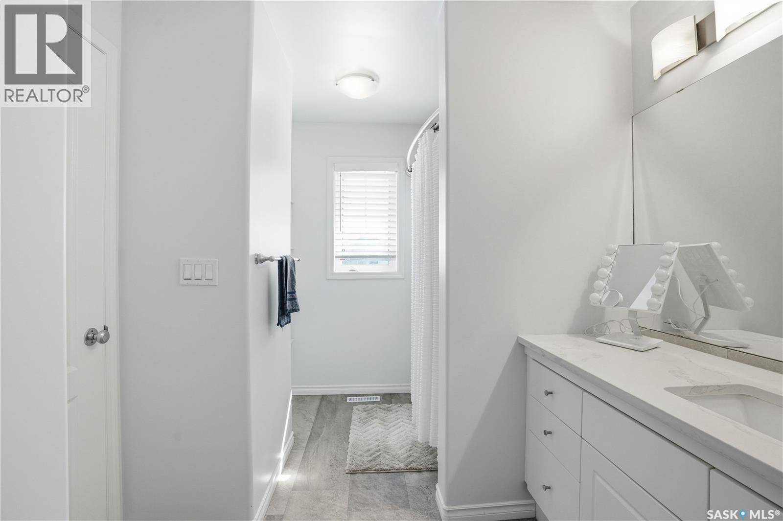 #137 445 BAYFIELD CRESCENT - 24