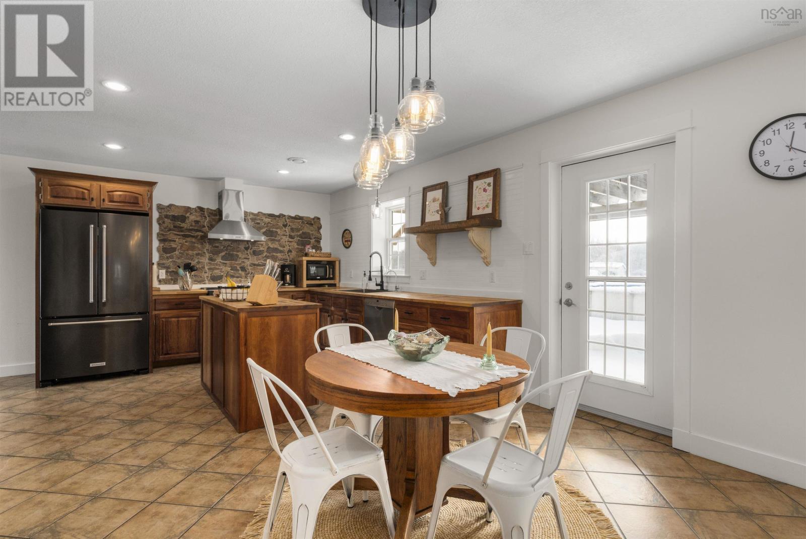 Property 27 of 49 of 10928 Highway 1