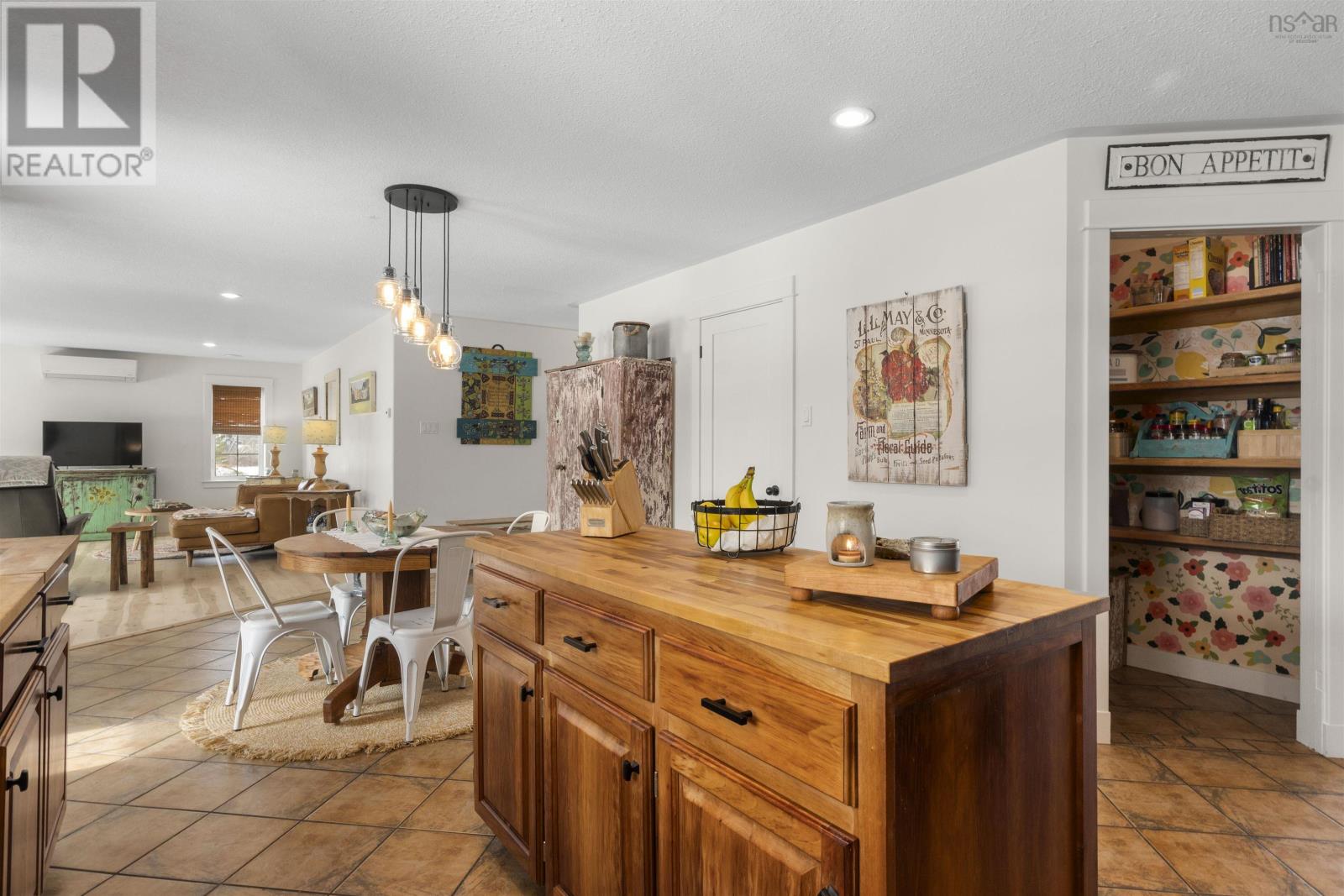 Property 31 of 49 of 10928 Highway 1