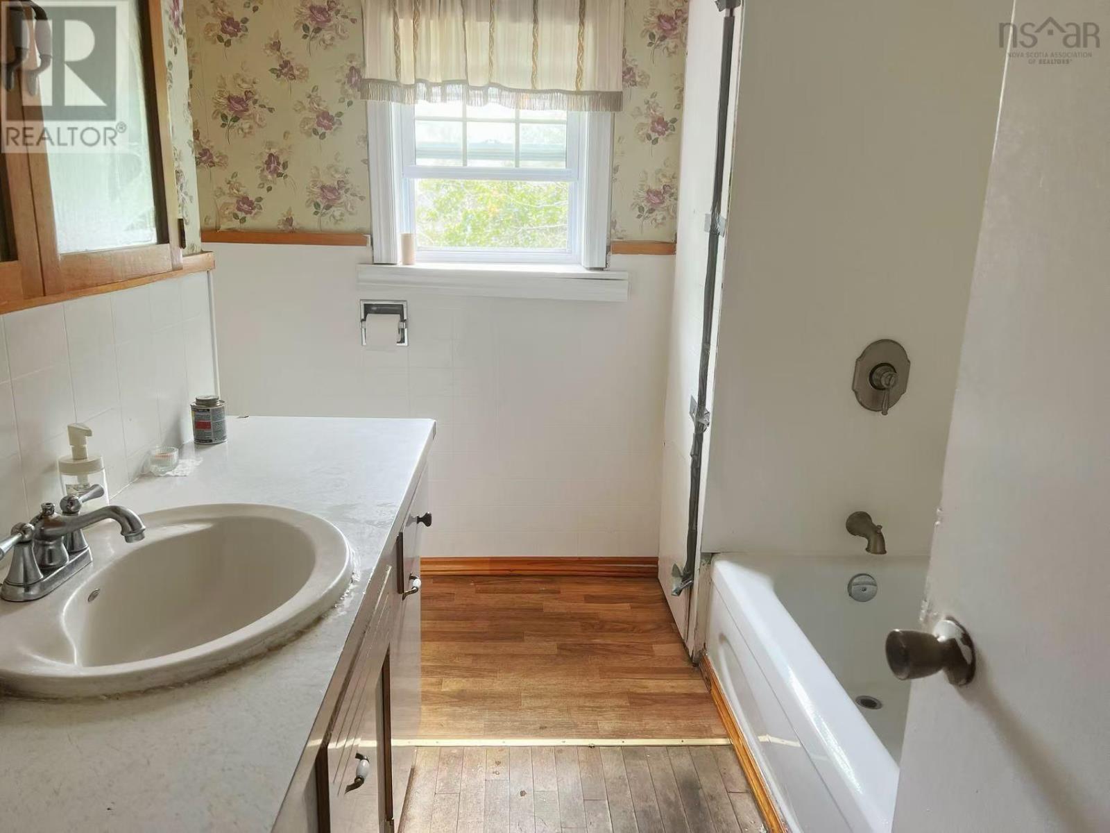 Property 3 of 13 of 5 Byng Street