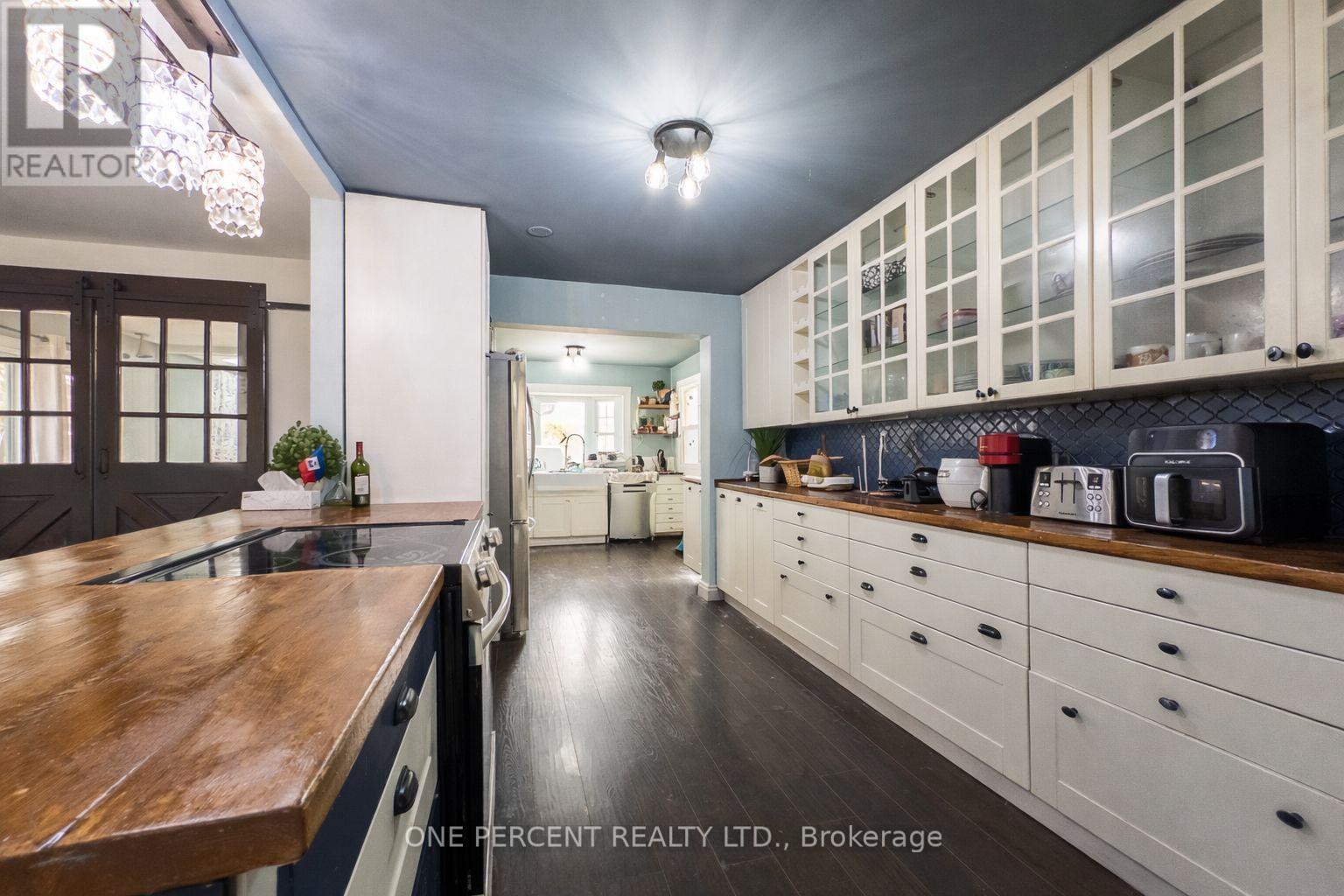 100 MONTROSE ROAD - 8