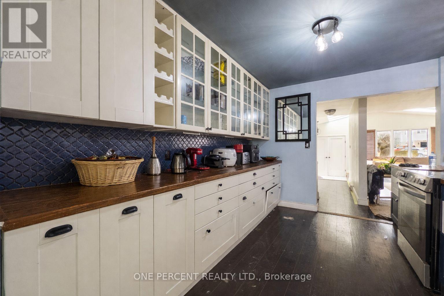 100 MONTROSE ROAD - 9