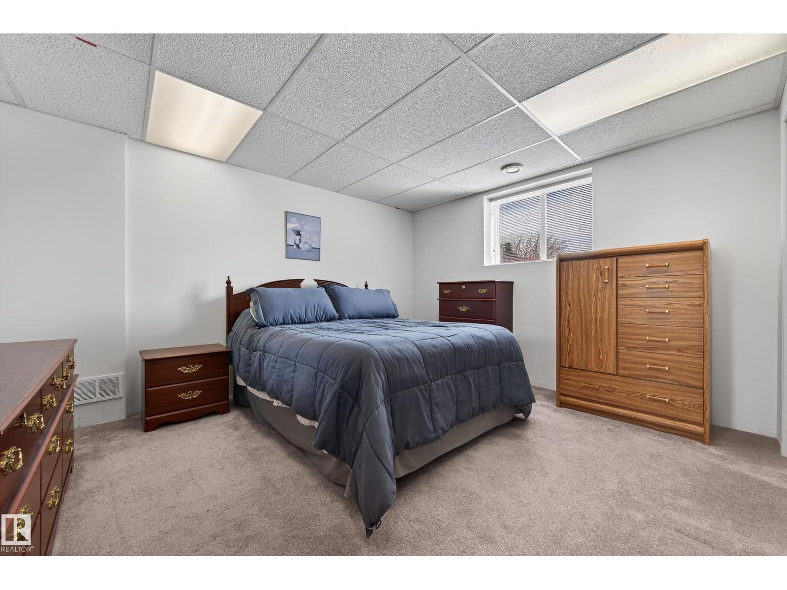 15215 44 ST NW NW, Edmonton