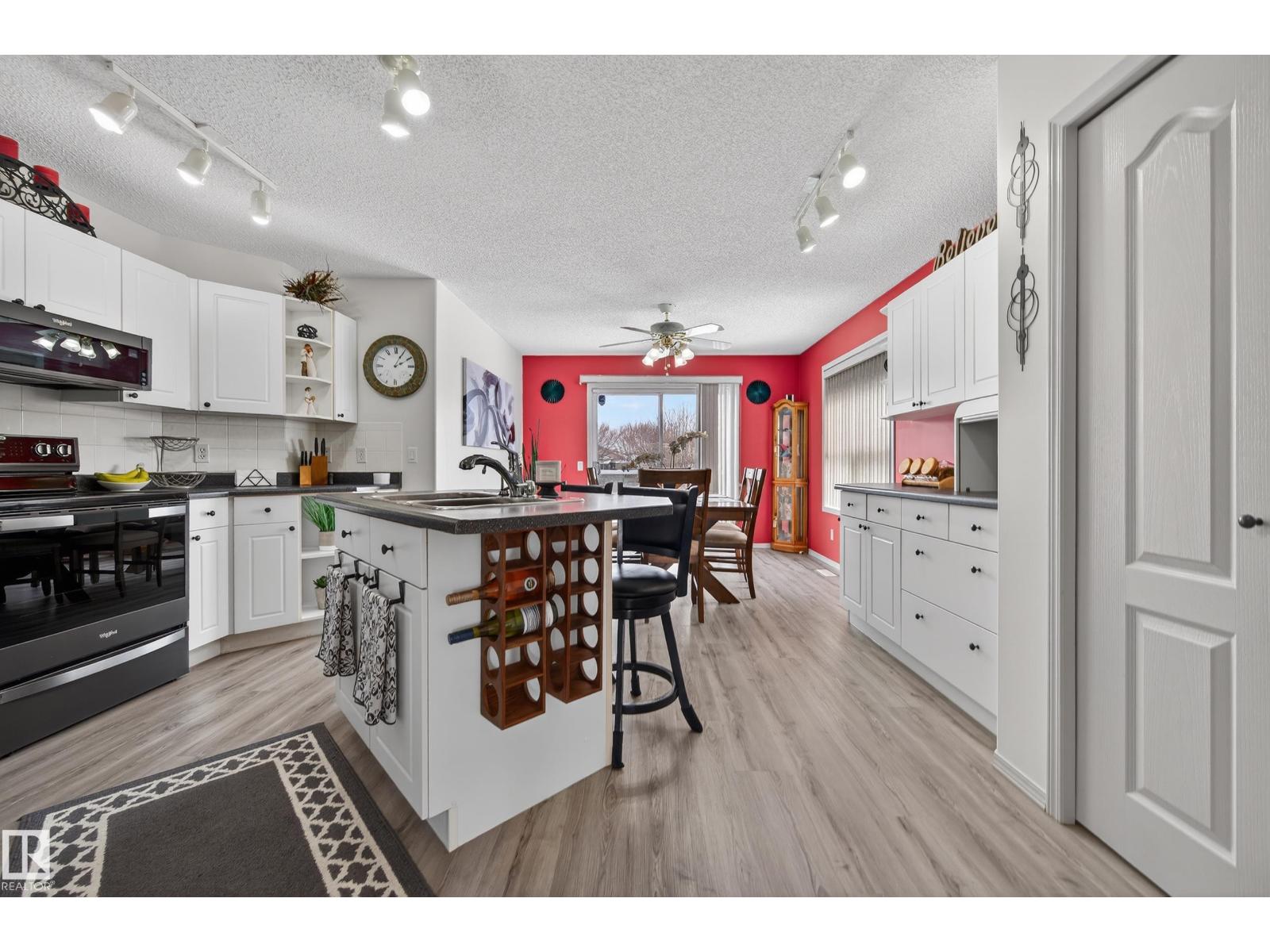 15215 44 ST NW NW, Edmonton