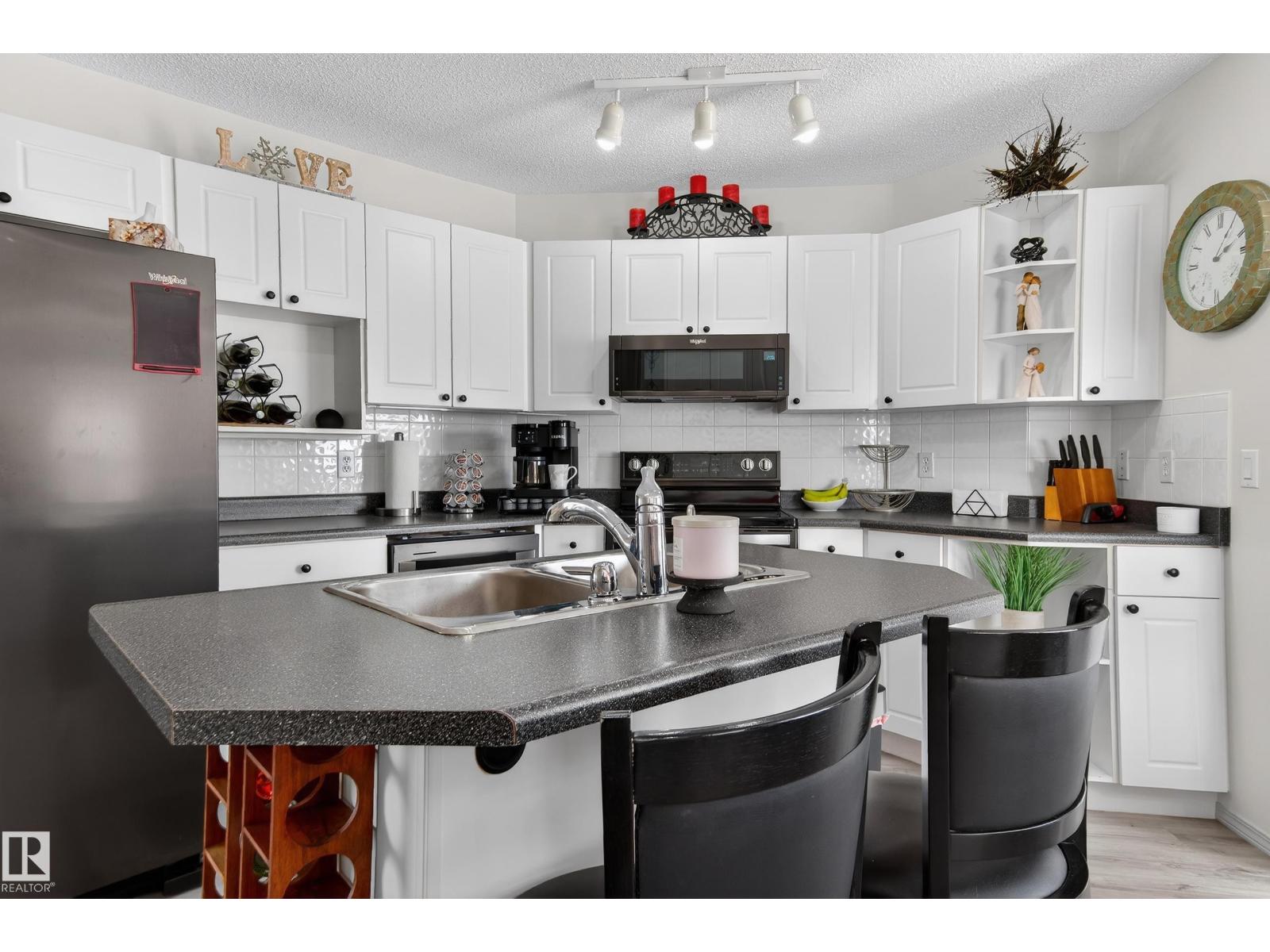 15215 44 ST NW NW, Edmonton