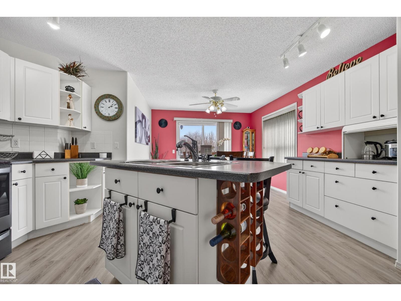 15215 44 ST NW NW, Edmonton