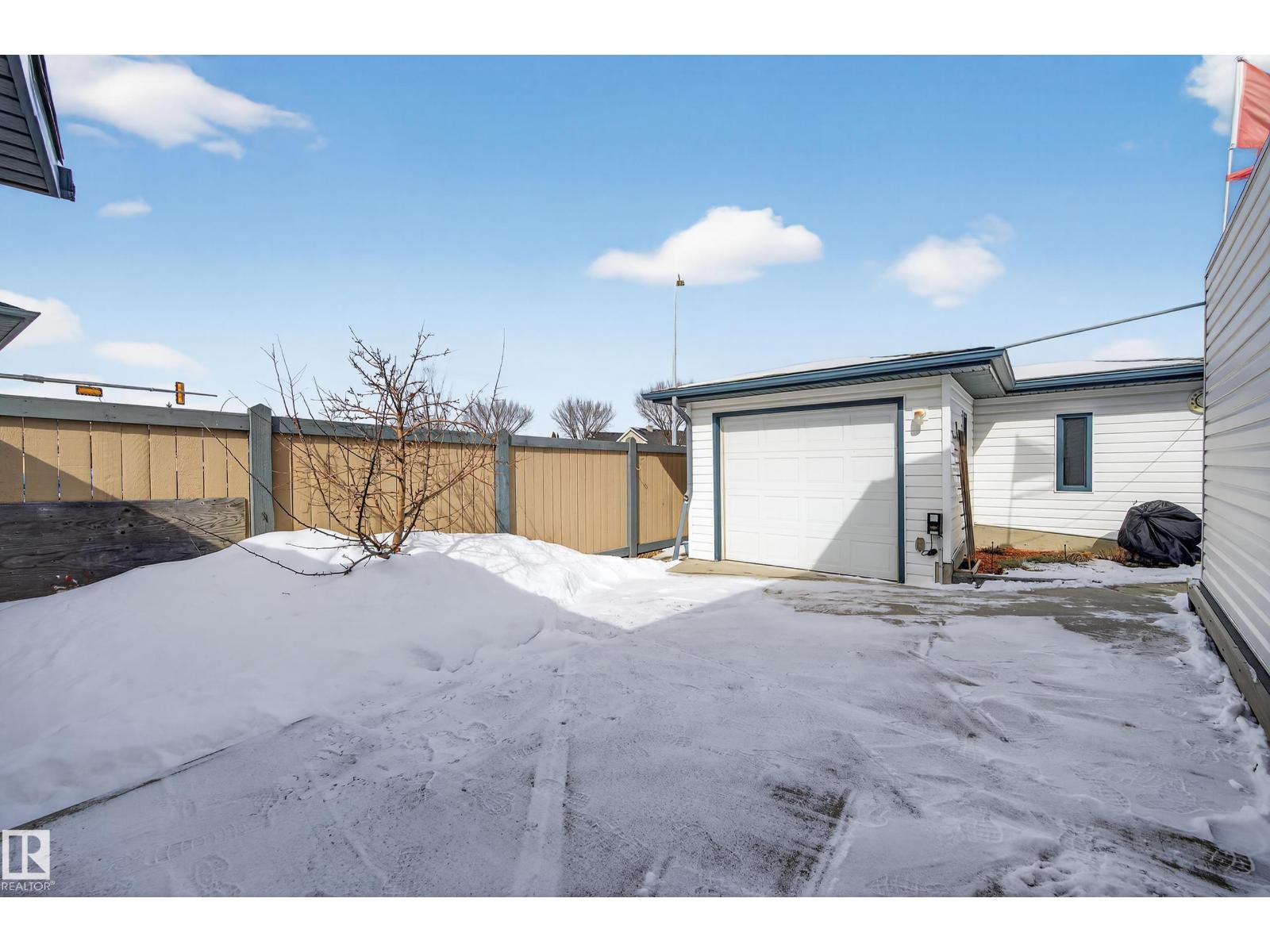 15215 44 ST NW NW, Edmonton