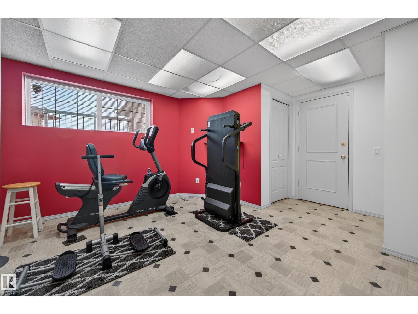 15215 44 ST NW NW, Edmonton