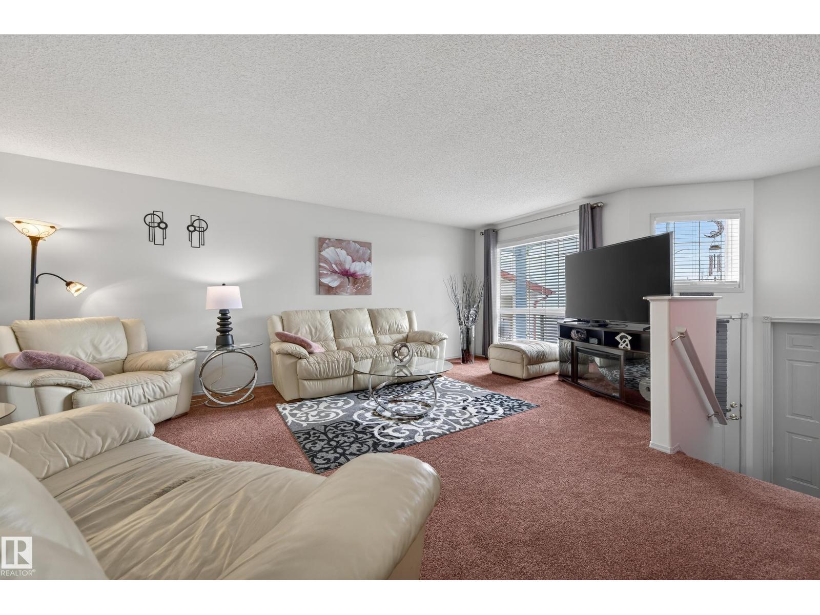 15215 44 ST NW NW, Edmonton