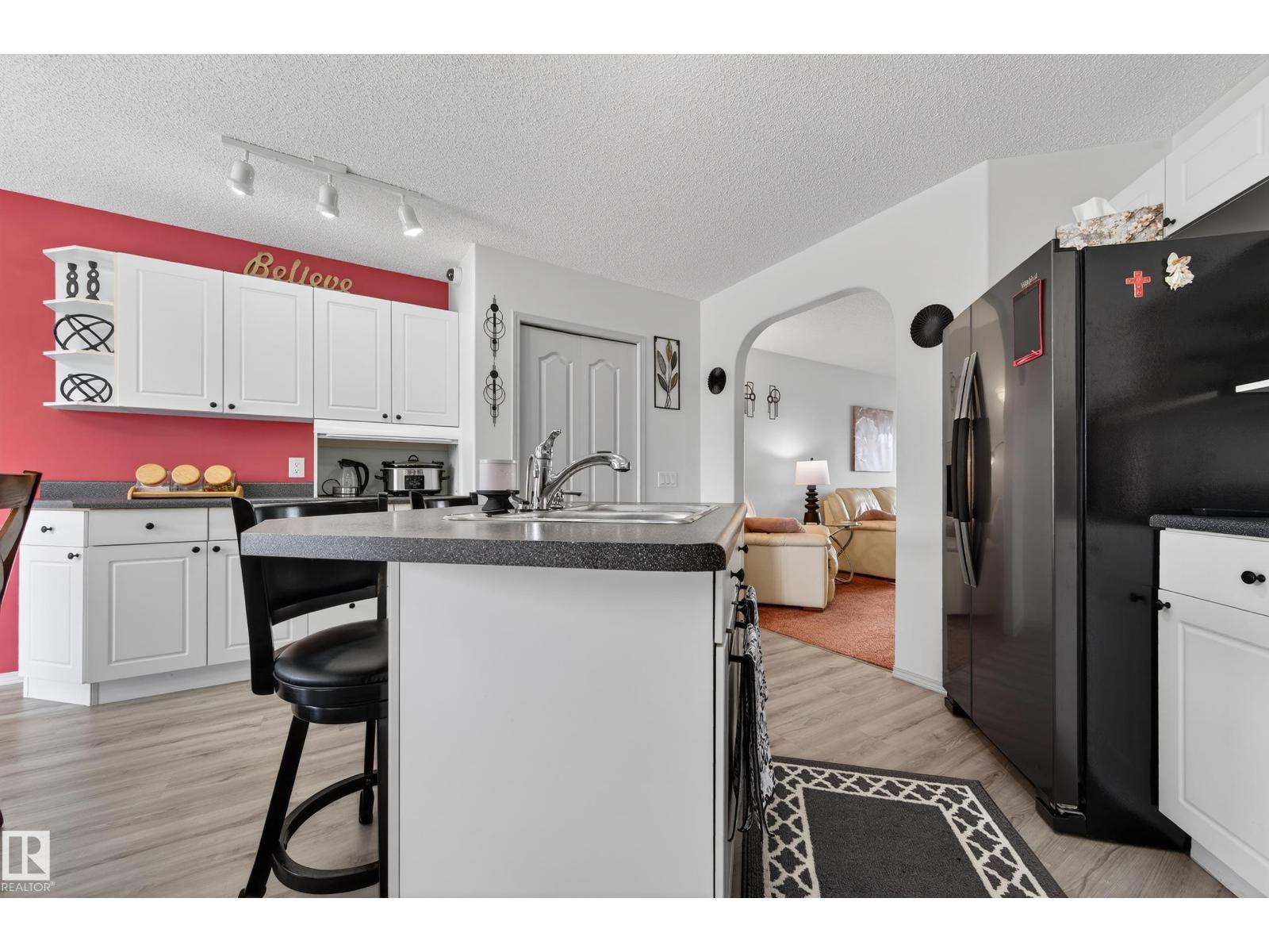 15215 44 ST NW NW, Edmonton