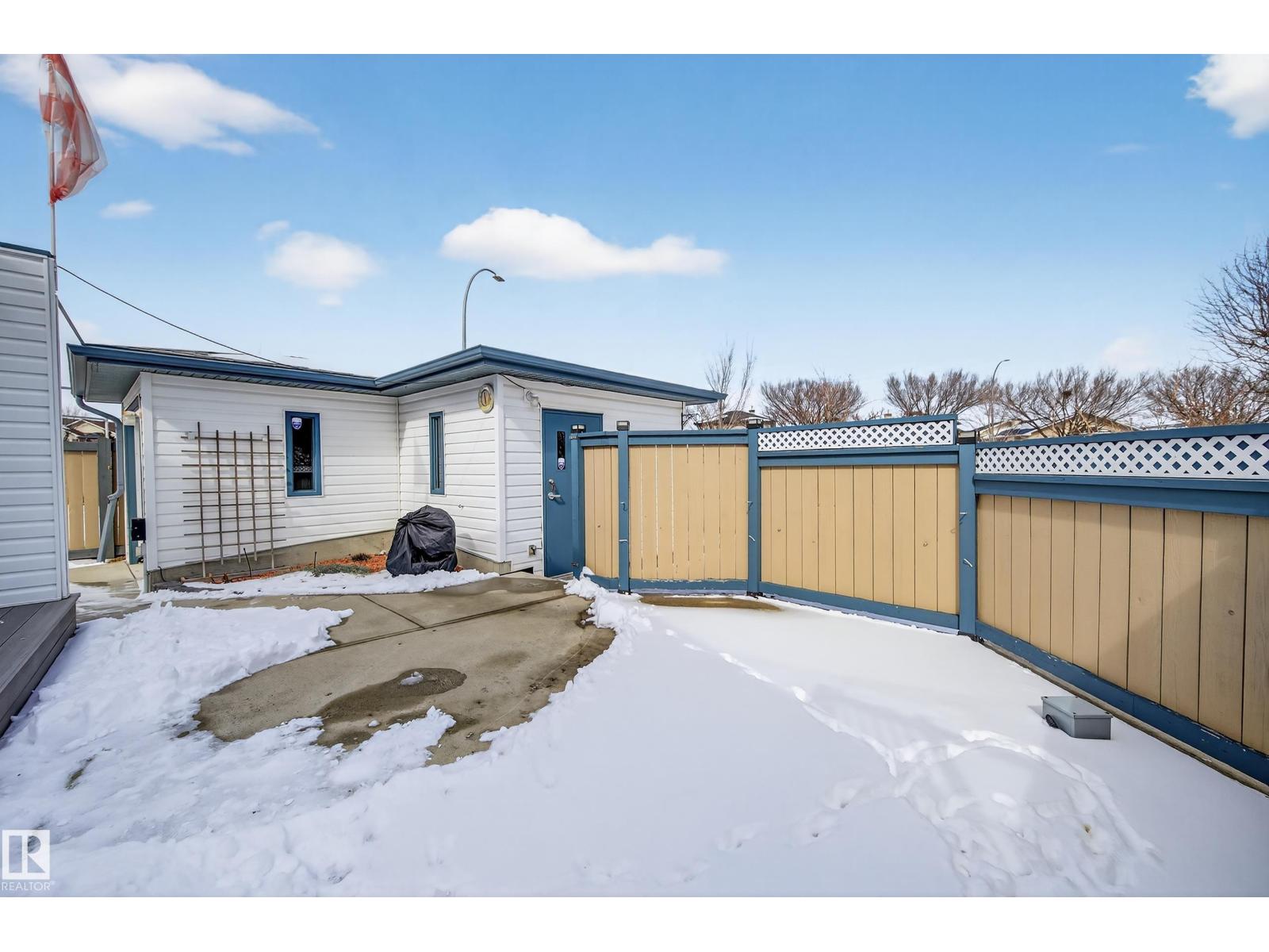 15215 44 ST NW NW, Edmonton