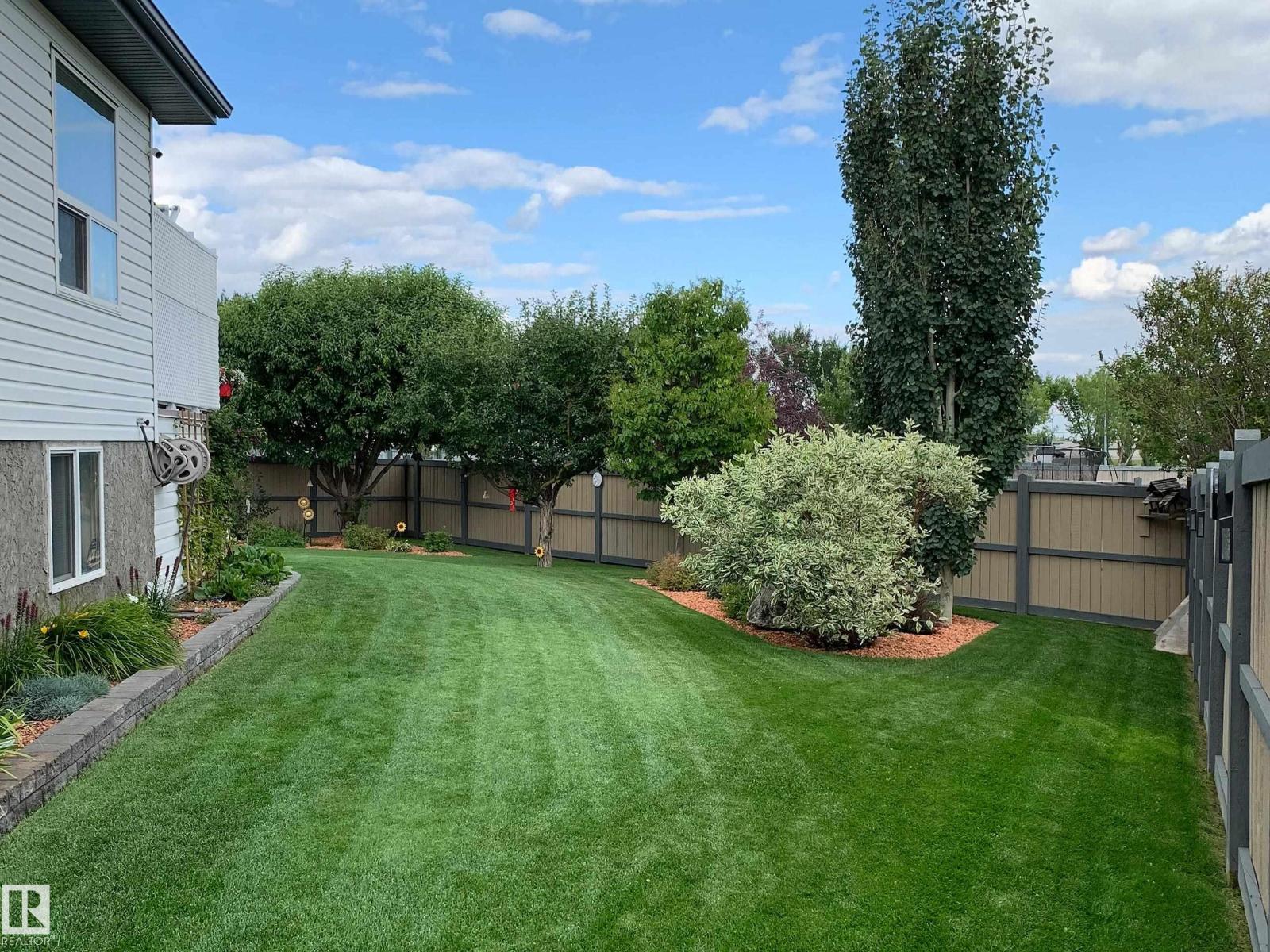 15215 44 ST NW NW, Edmonton