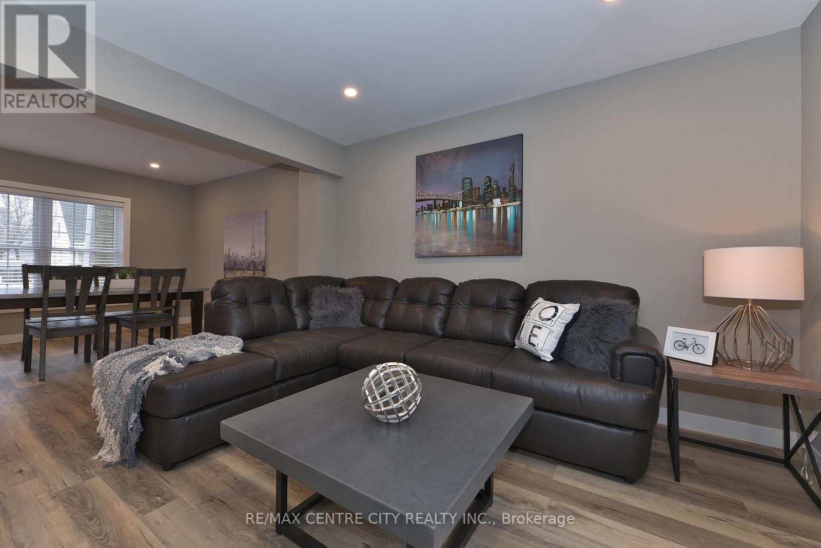 224 RATHOWEN STREET Property Photo