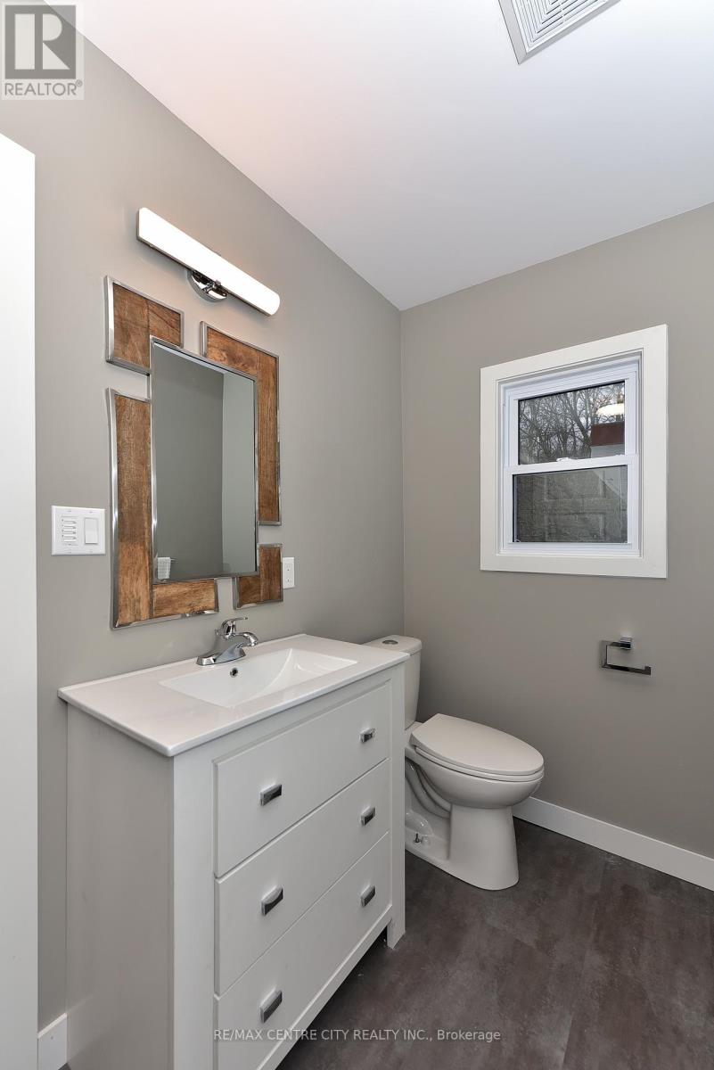 224 RATHOWEN STREET Property Photo