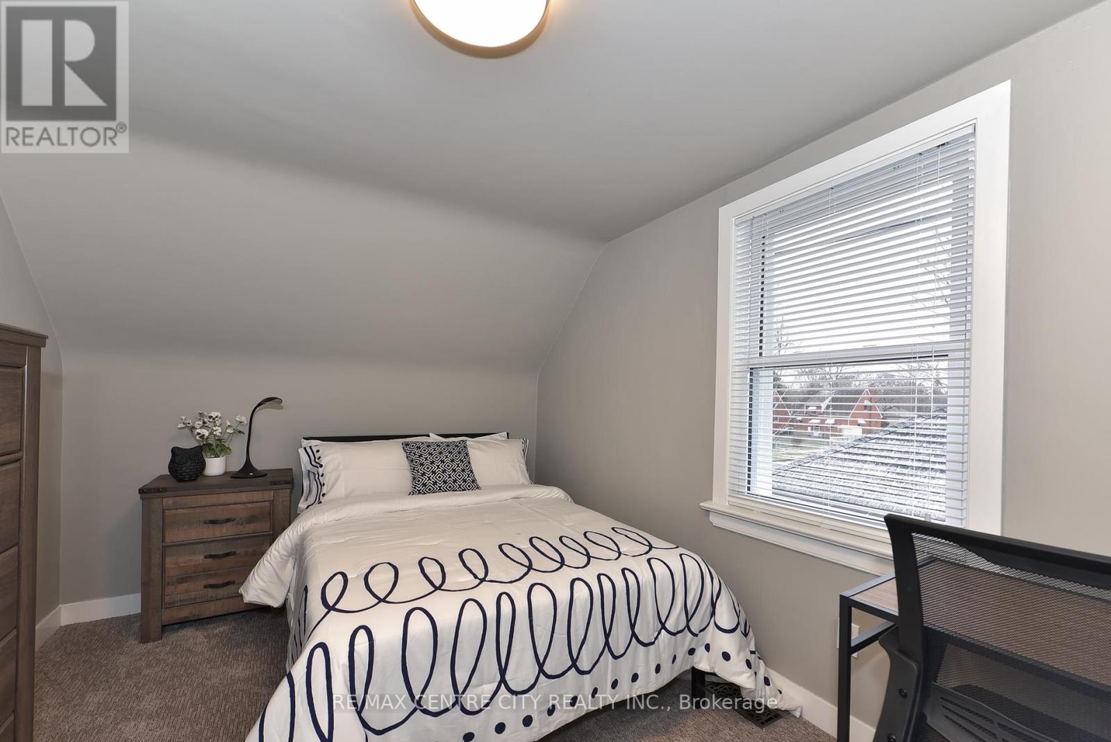 224 RATHOWEN STREET Property Photo