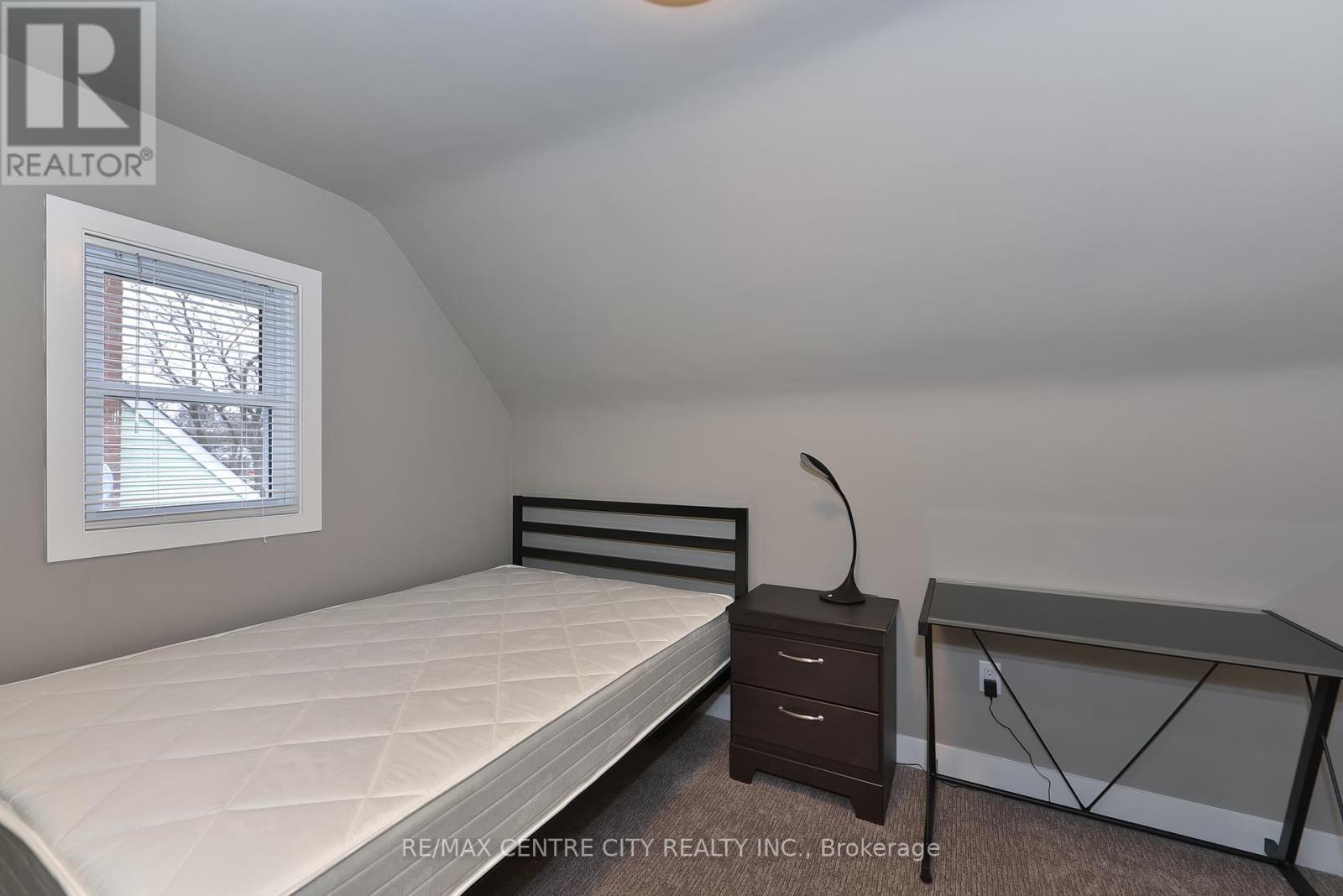 224 RATHOWEN STREET Property Photo